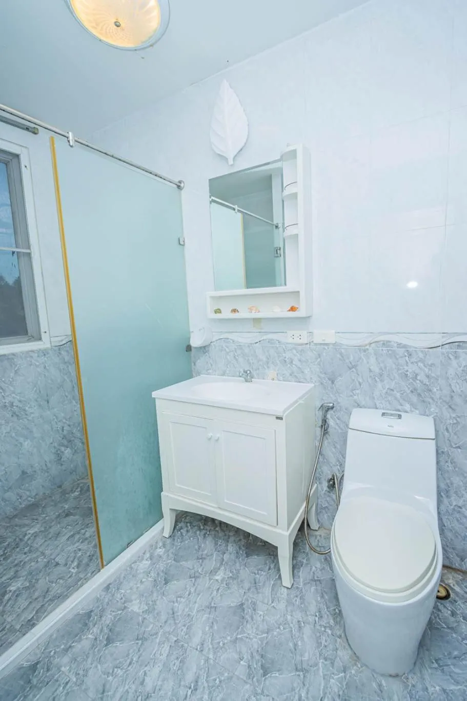 Bathroom in Utopia Kata By RoomQuest