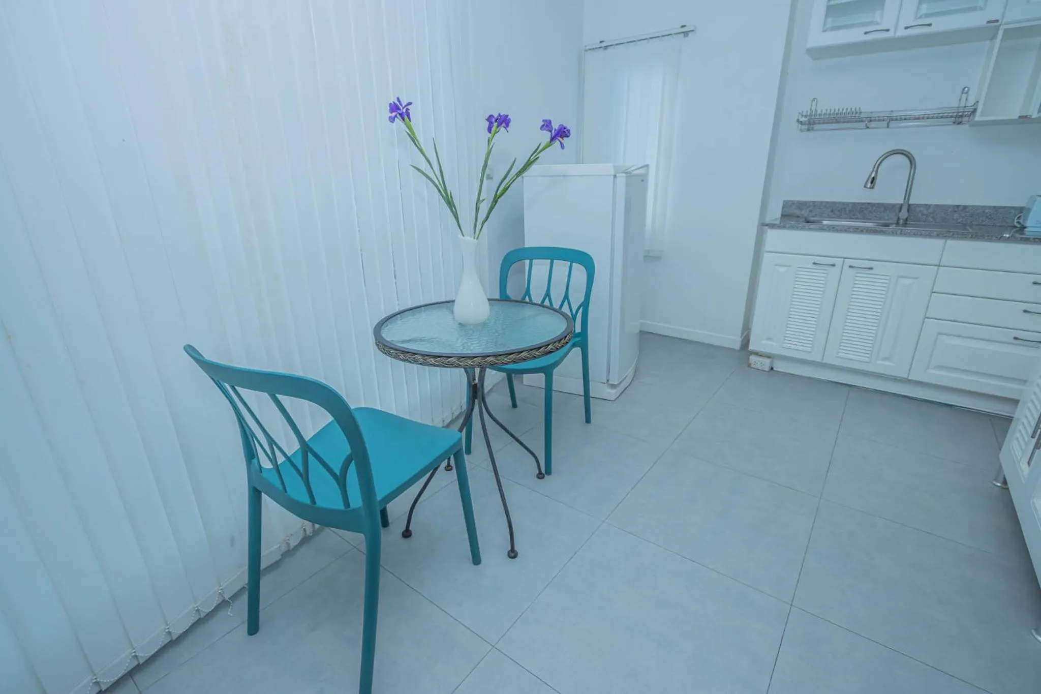 Kitchen or kitchenette in Utopia Kata By RoomQuest