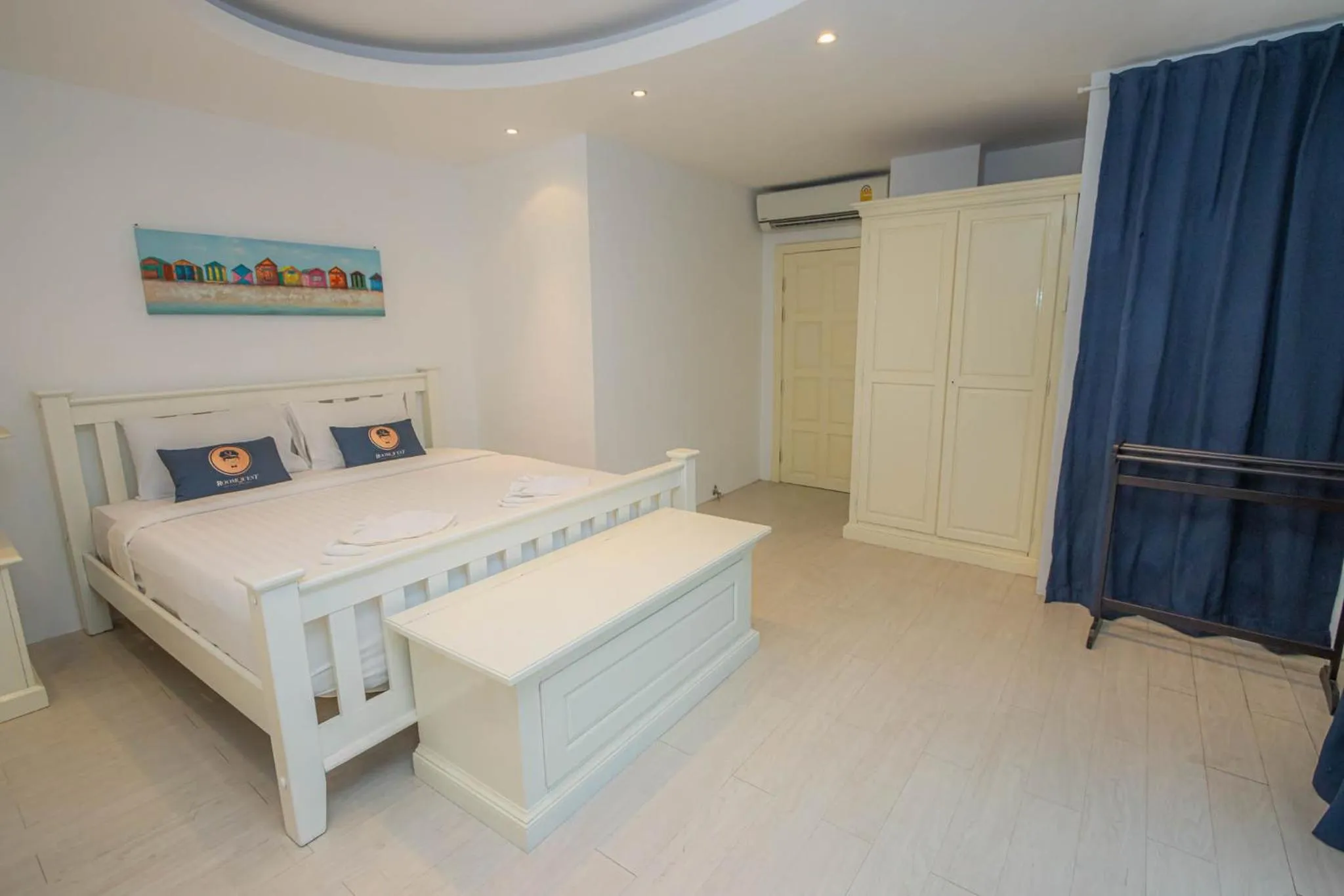 Bed in Utopia Kata By RoomQuest