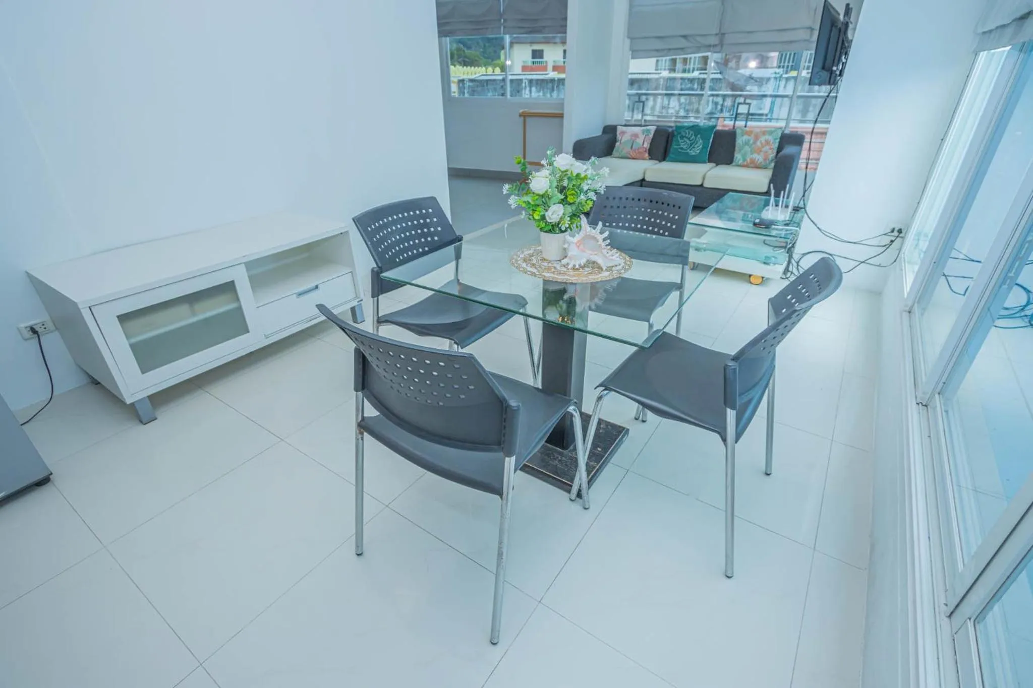 Dining area in Utopia Kata By RoomQuest