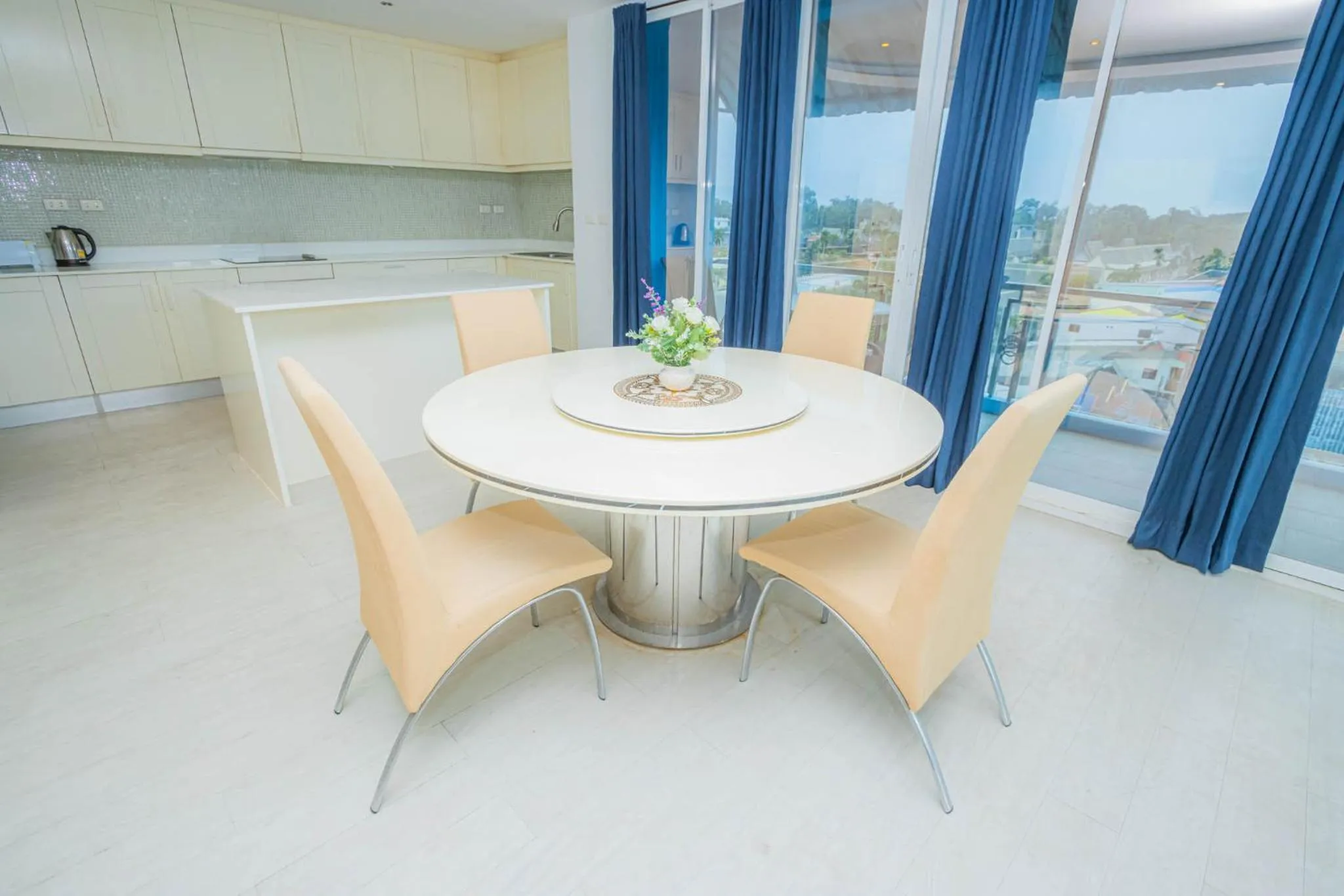 Kitchen or kitchenette in Utopia Kata By RoomQuest