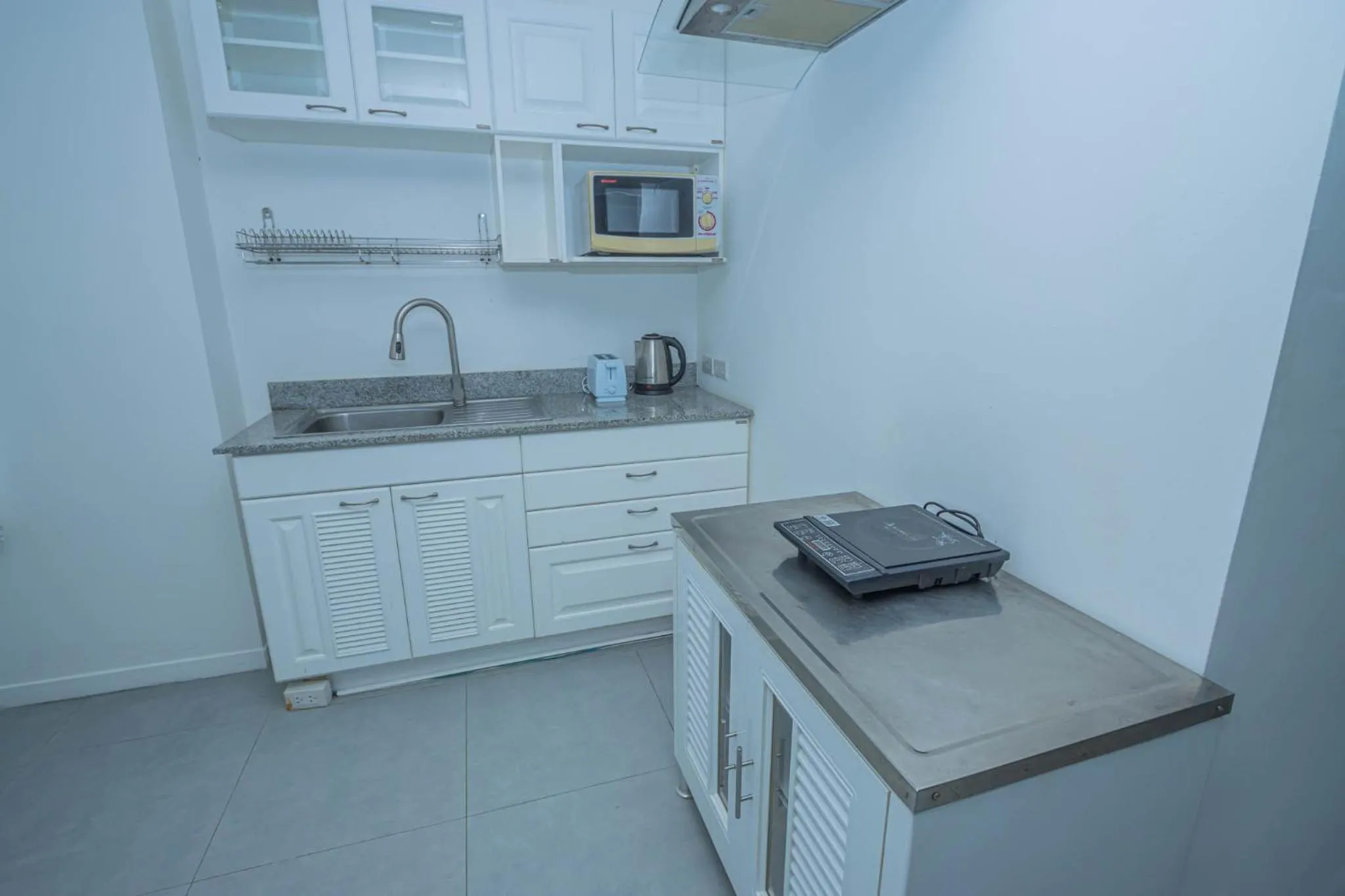 Kitchen or kitchenette in Utopia Kata By RoomQuest