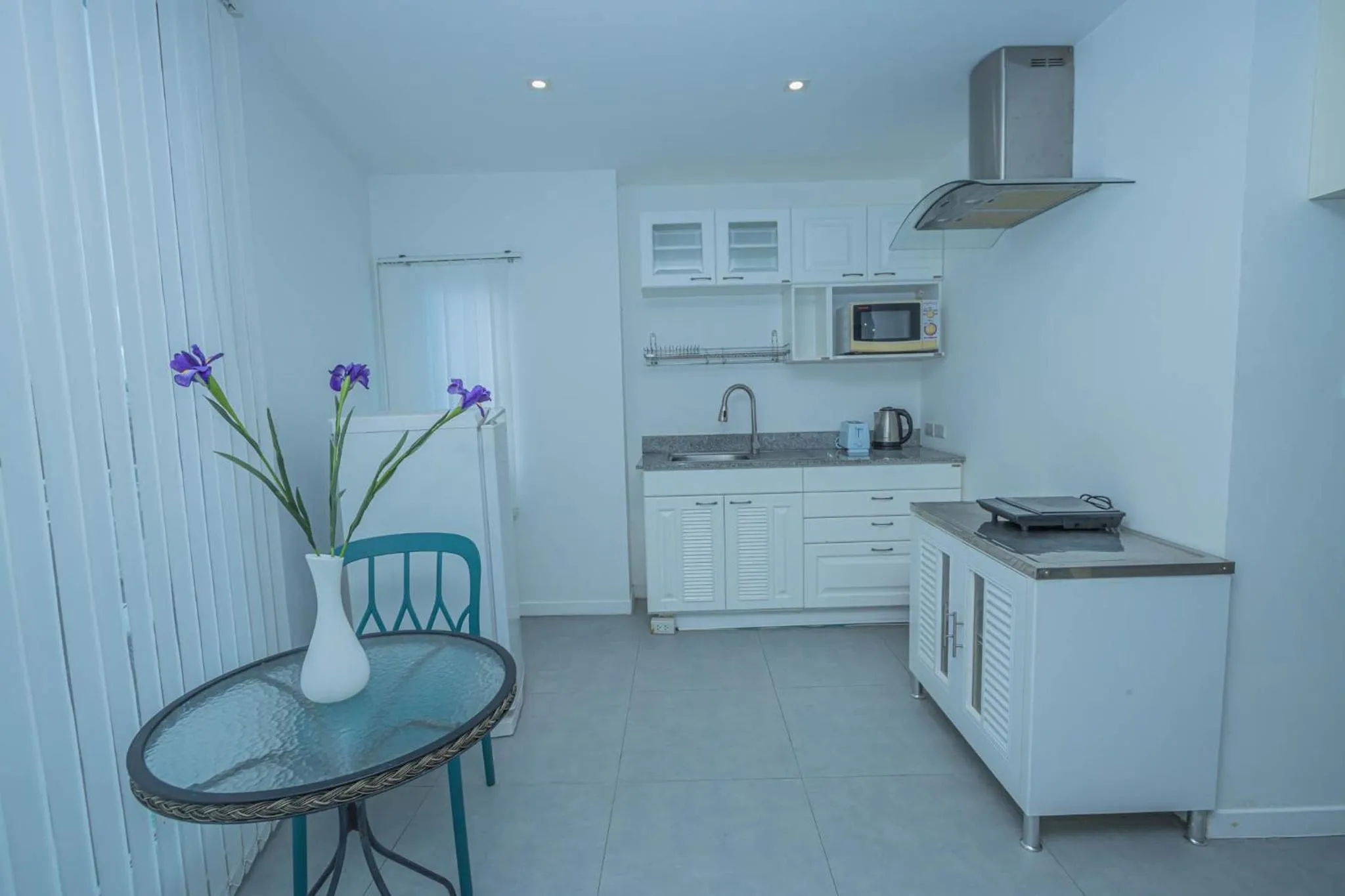 Kitchen or kitchenette in Utopia Kata By RoomQuest