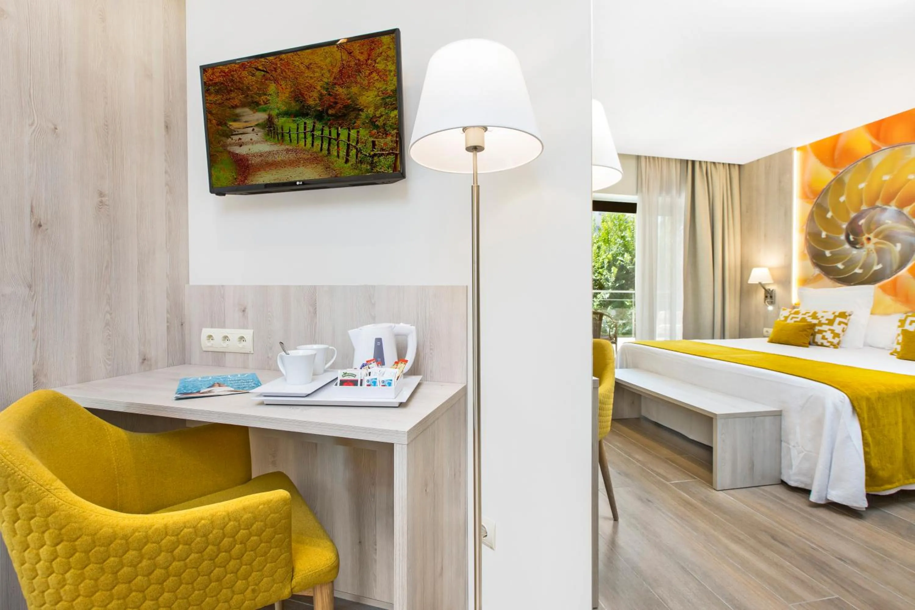 Shower, Bed in Sumus Hotel Stella and Spa 4S Adults Recommended