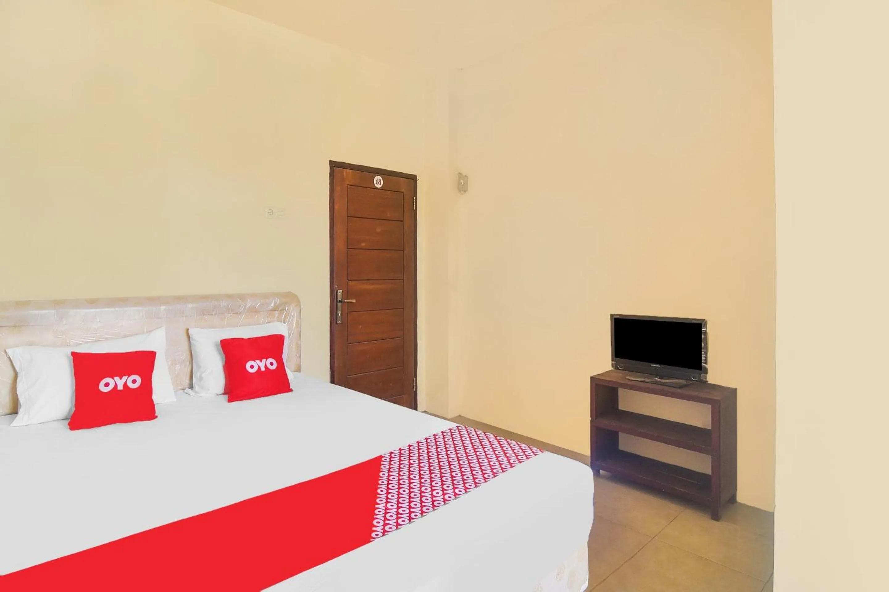 Bedroom, Bed in Hotel O Priska Kost Dan Homestay