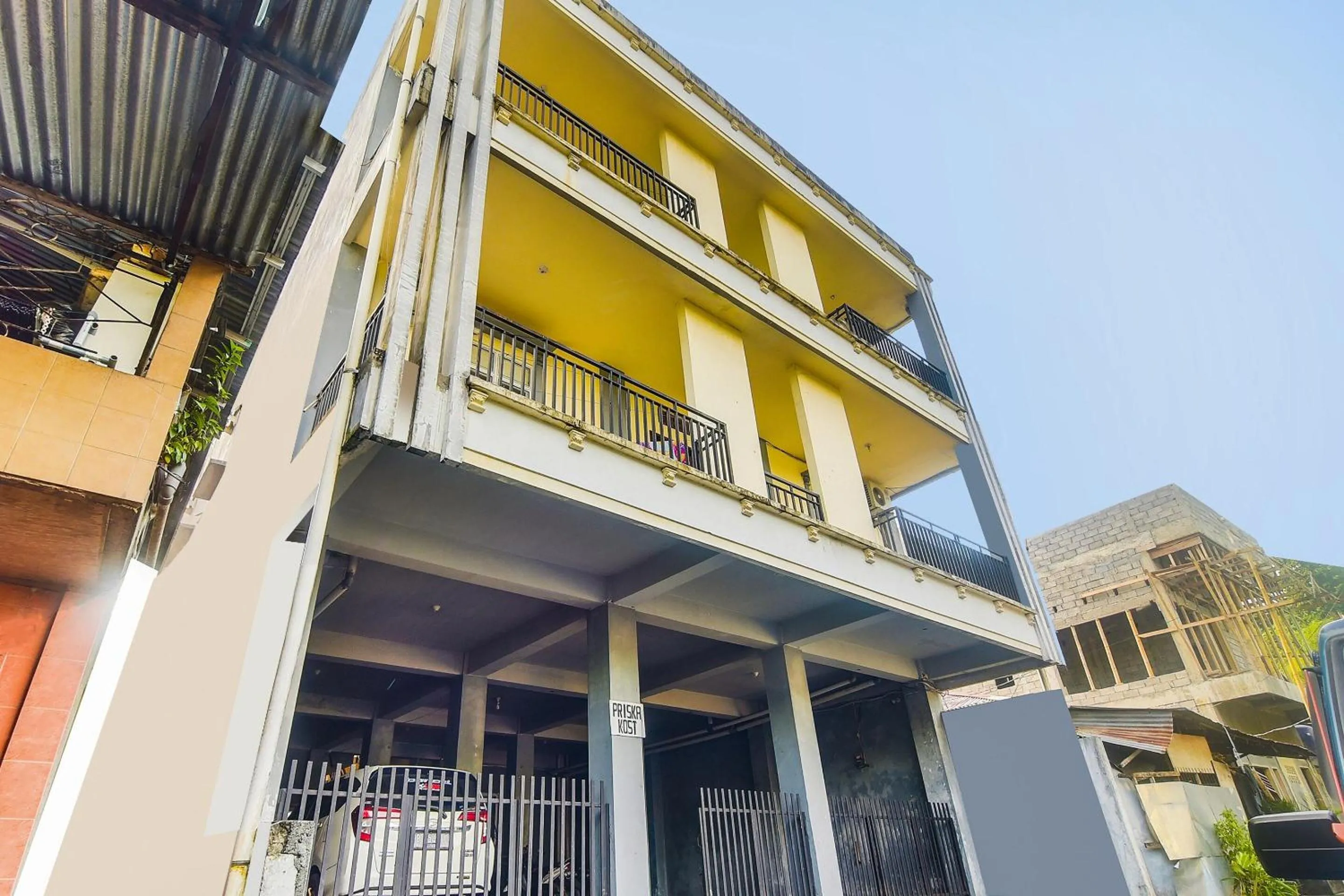 Facade/entrance in Hotel O Priska Kost Dan Homestay