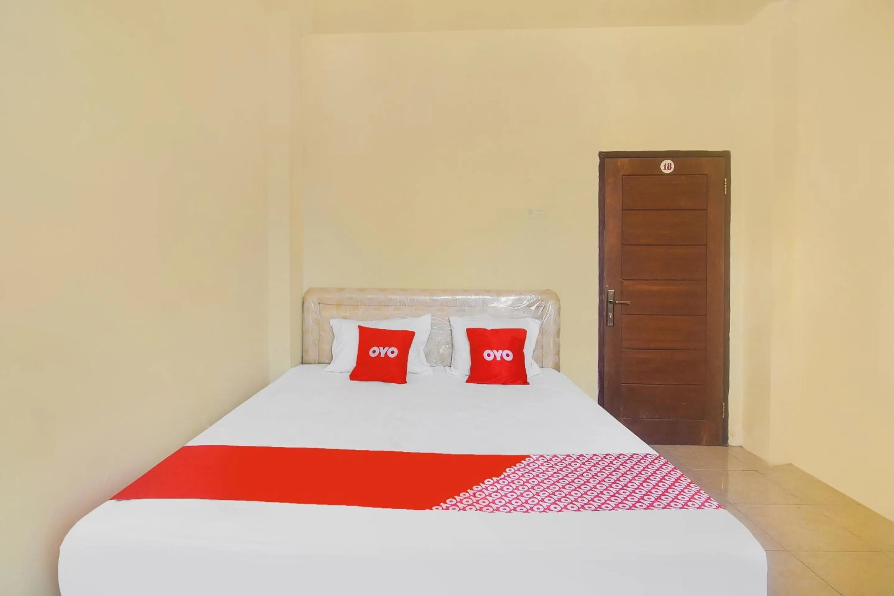 Bedroom, Bed in Hotel O Priska Kost Dan Homestay