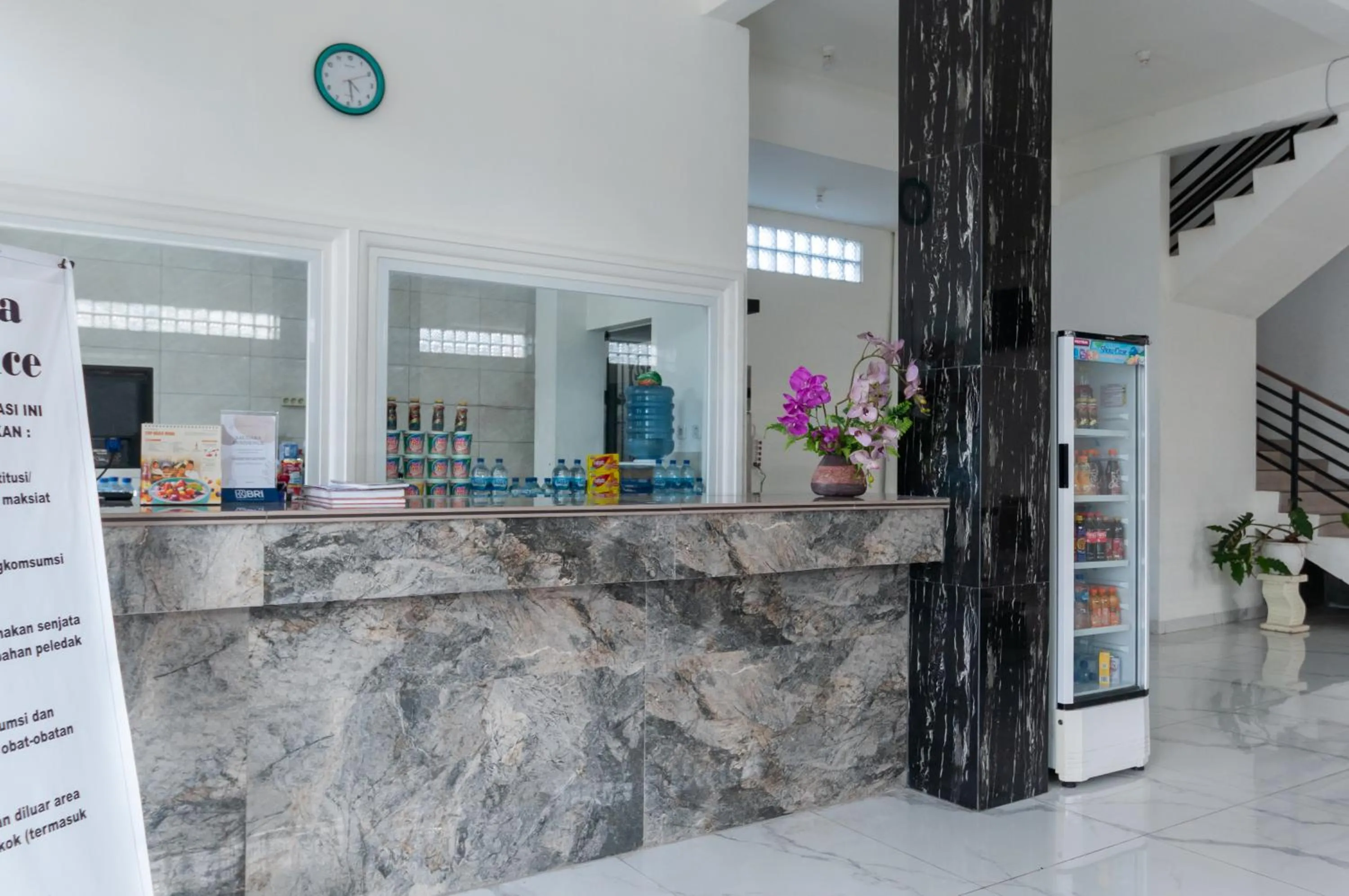 RedDoorz near UISU teladan Medan