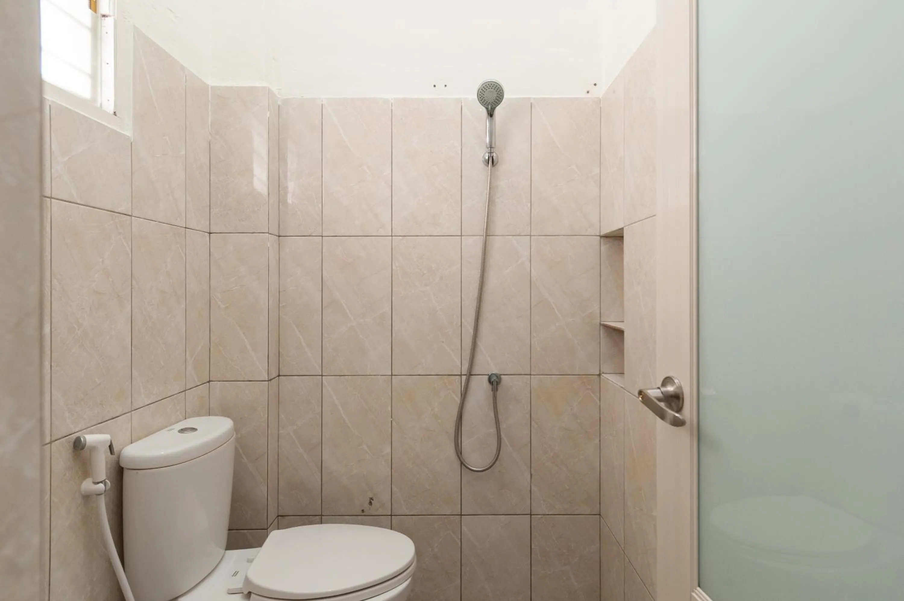 RedDoorz near UISU teladan Medan