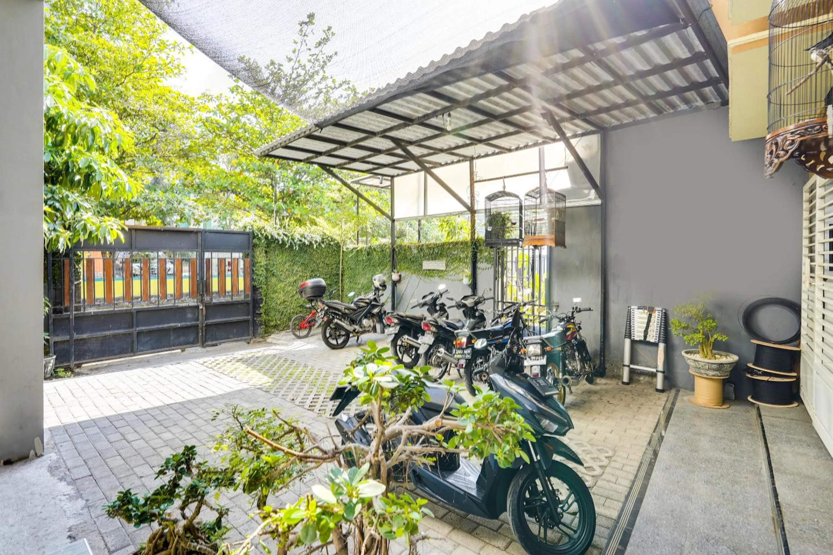 Parking in Hotel O Rumah Kost Gresik Syariah