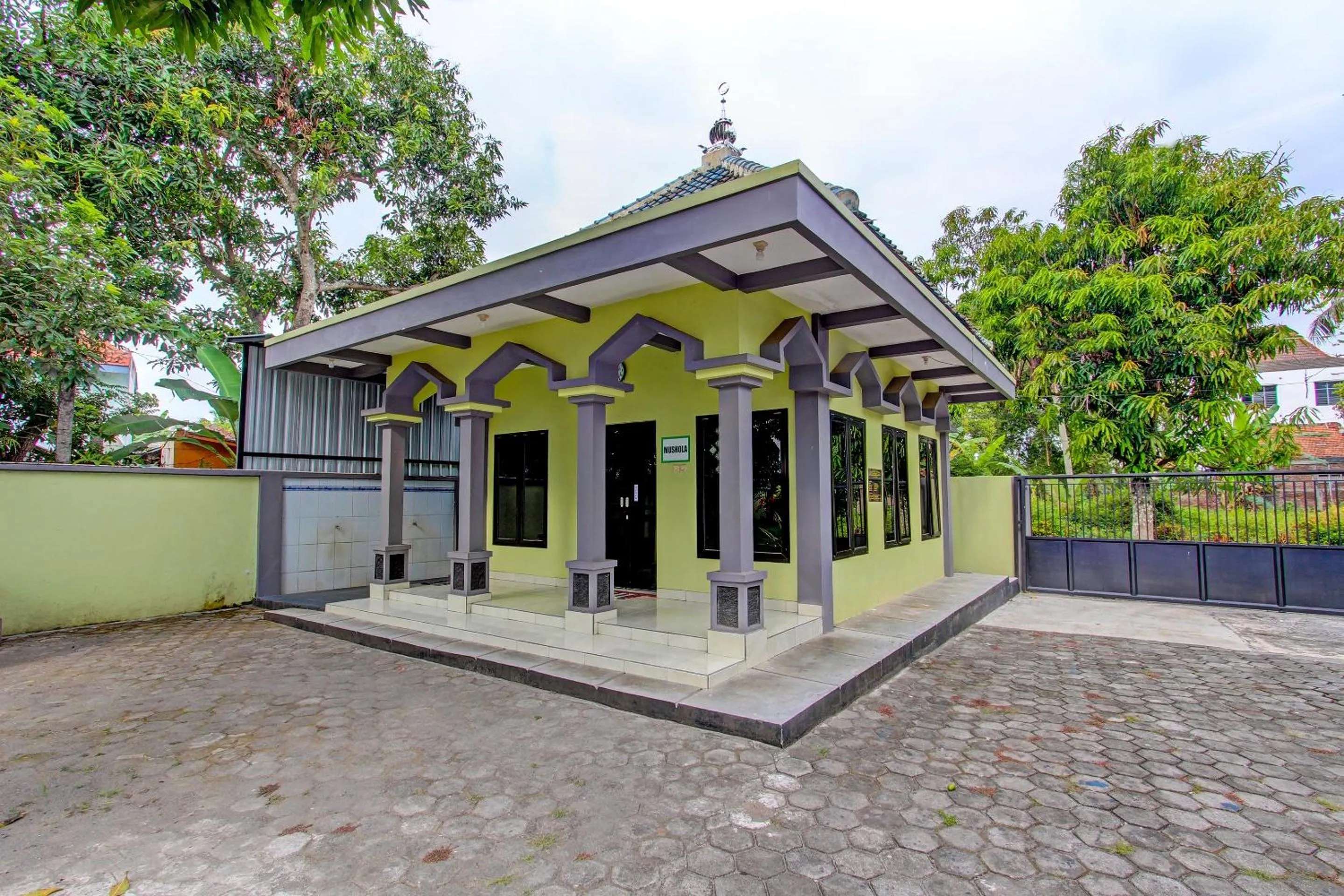 Facade/entrance in Hotel O Wisma Pkpri Purworejo