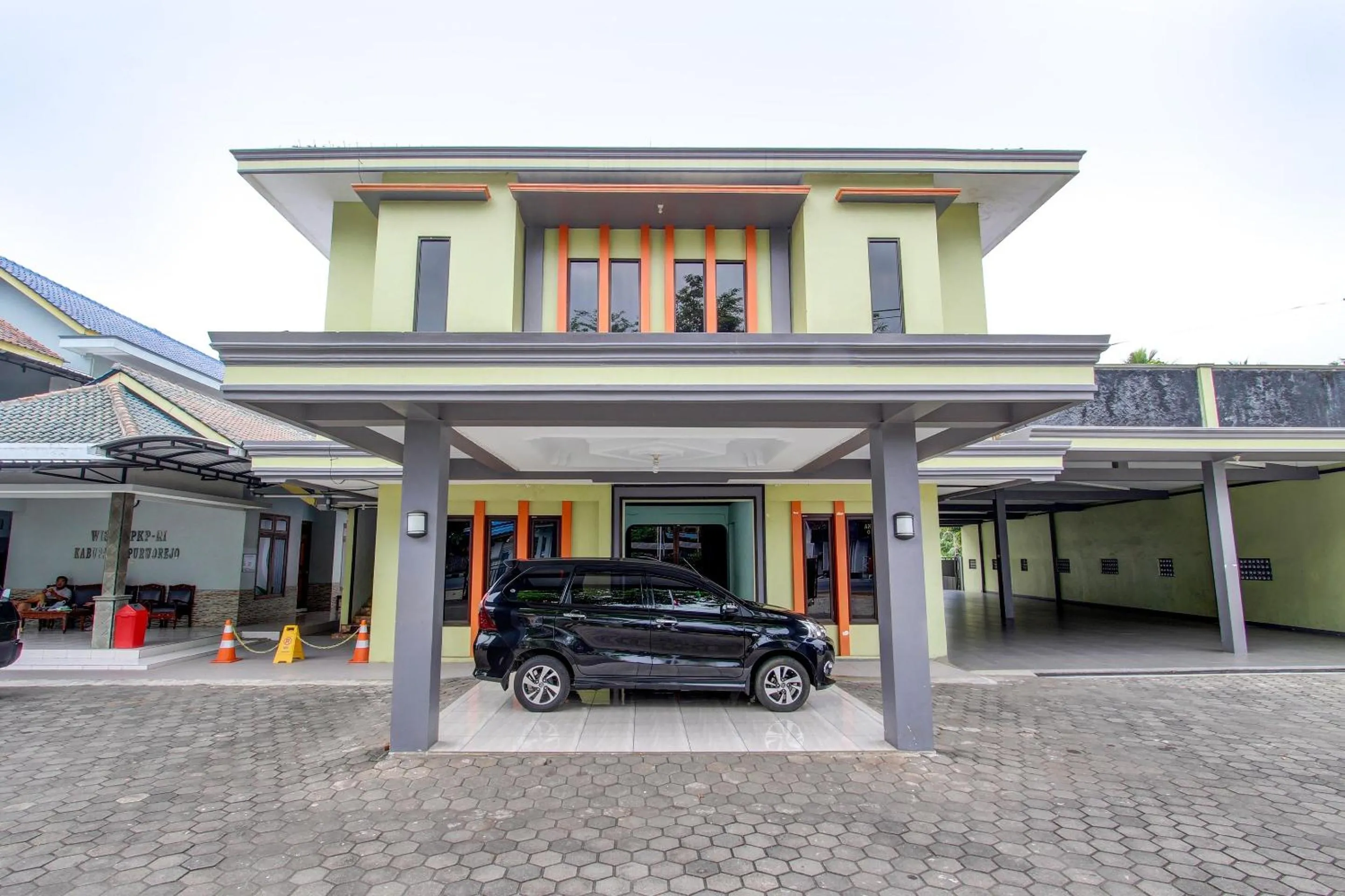 Facade/entrance in Hotel O Wisma Pkpri Purworejo