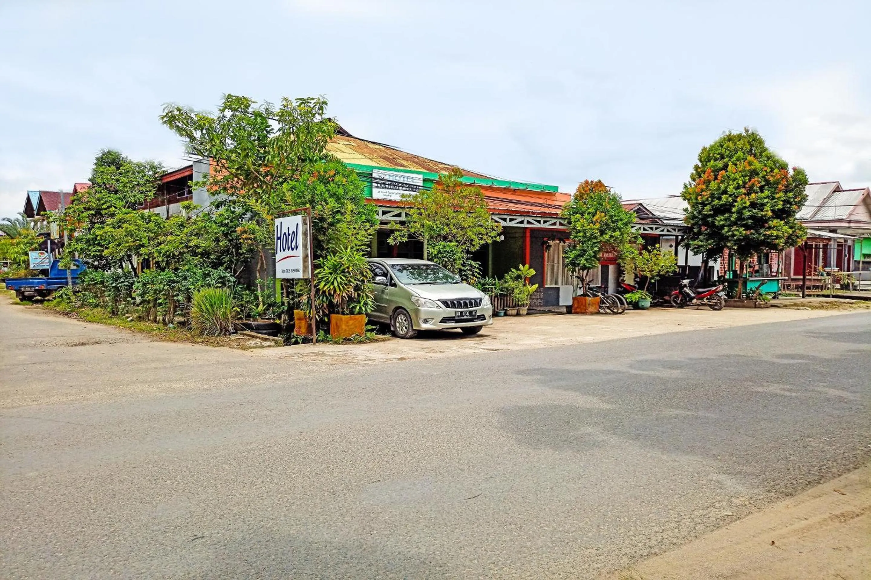 Facade/entrance in OYO 91768 Hotel Tanjung Permai