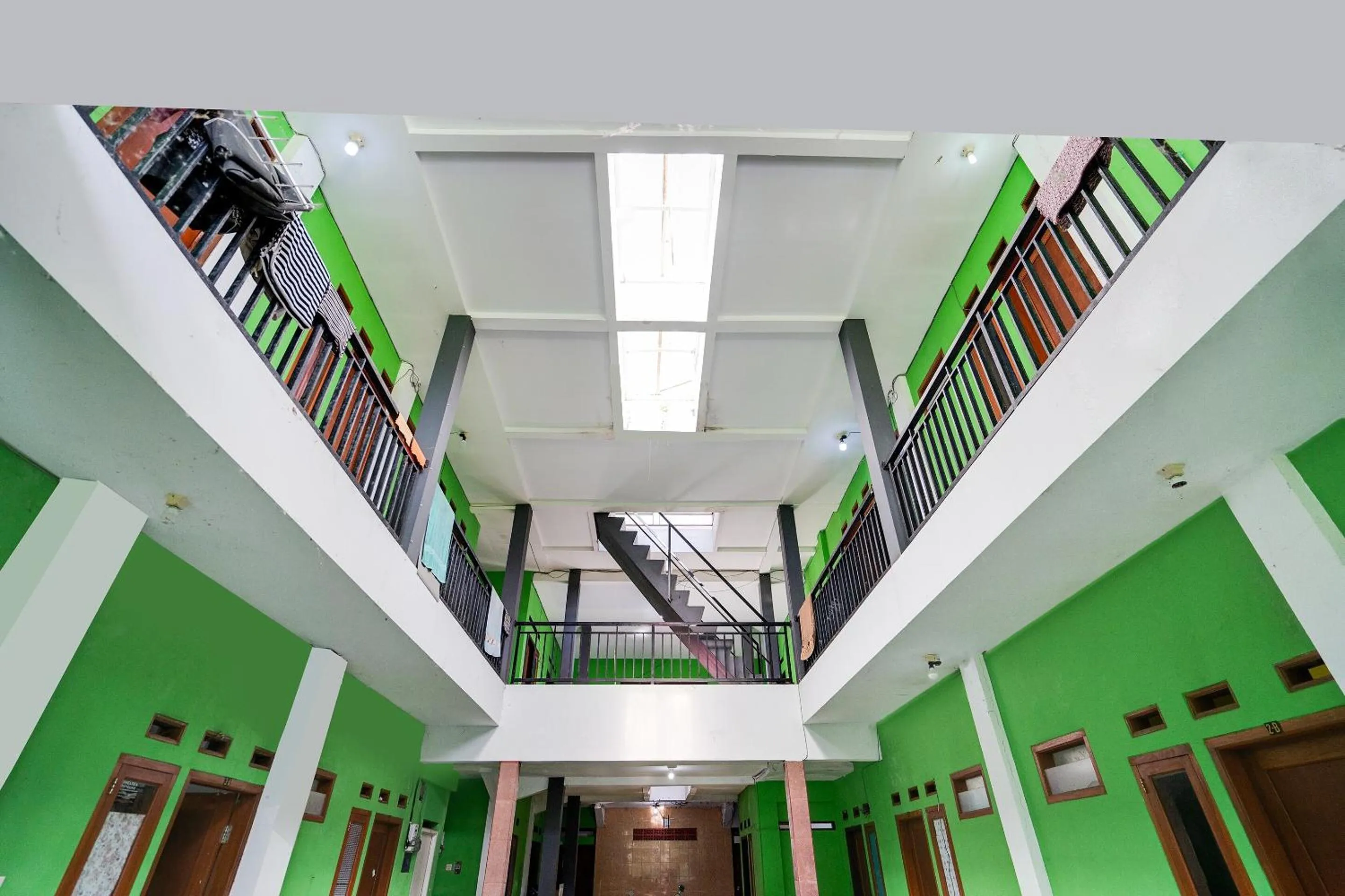 Lobby or reception in SPOT ON 91775 Pondok 14 Syariah