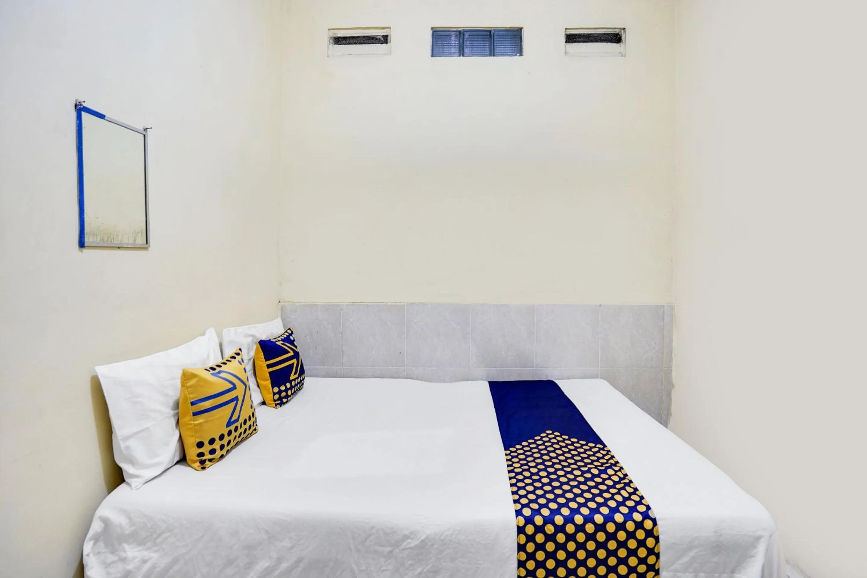 Bedroom, Bed in Hotel O Kost Nusantara Sidoarjo Syariah