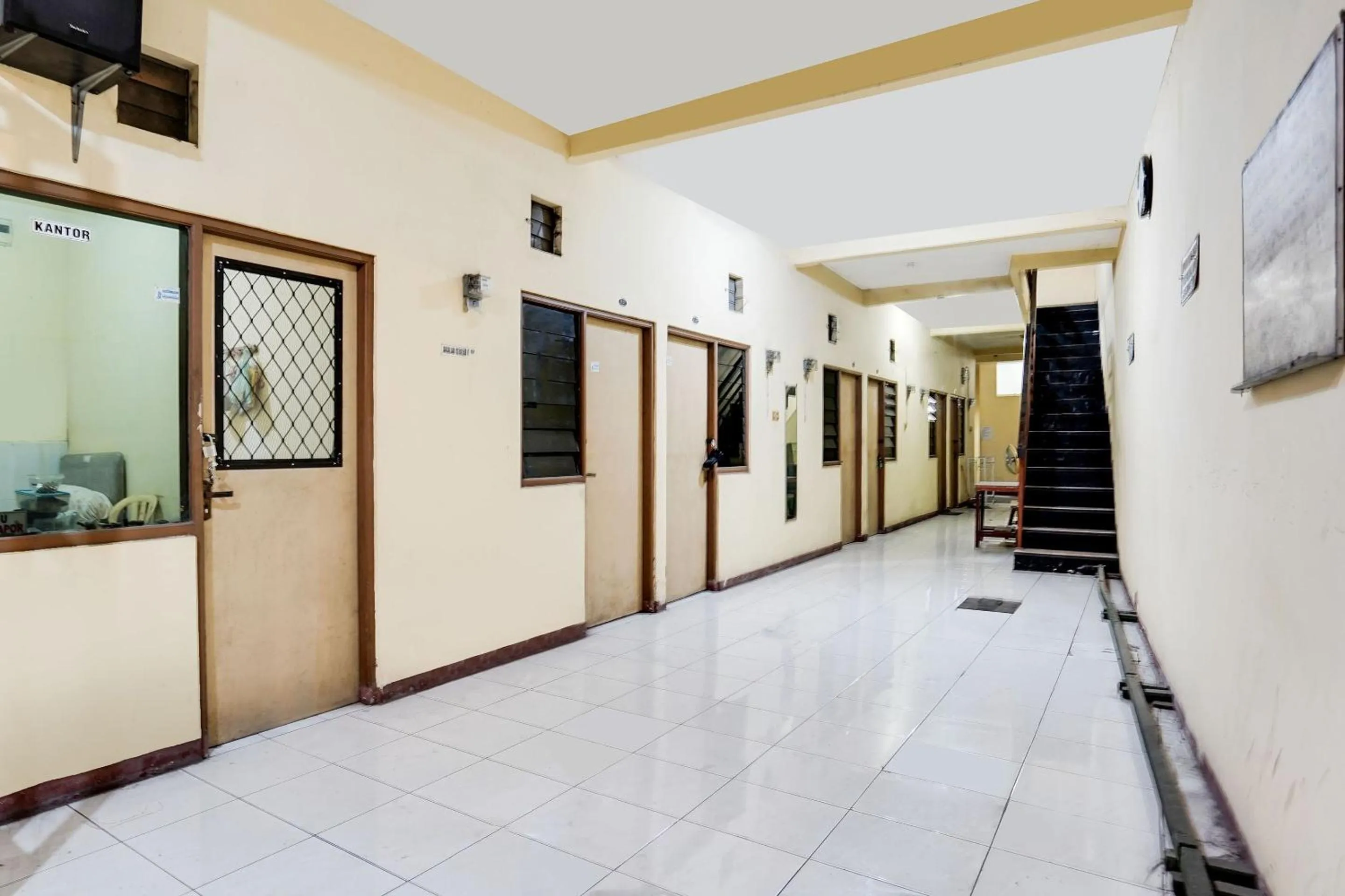 Lobby or reception in Hotel O Kost Nusantara Sidoarjo Syariah