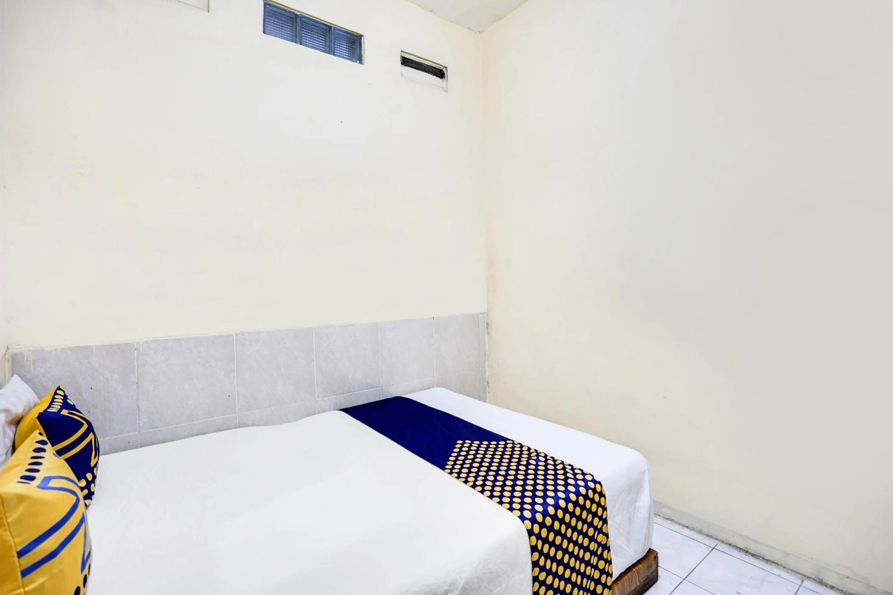Bedroom, Bed in Hotel O Kost Nusantara Sidoarjo Syariah