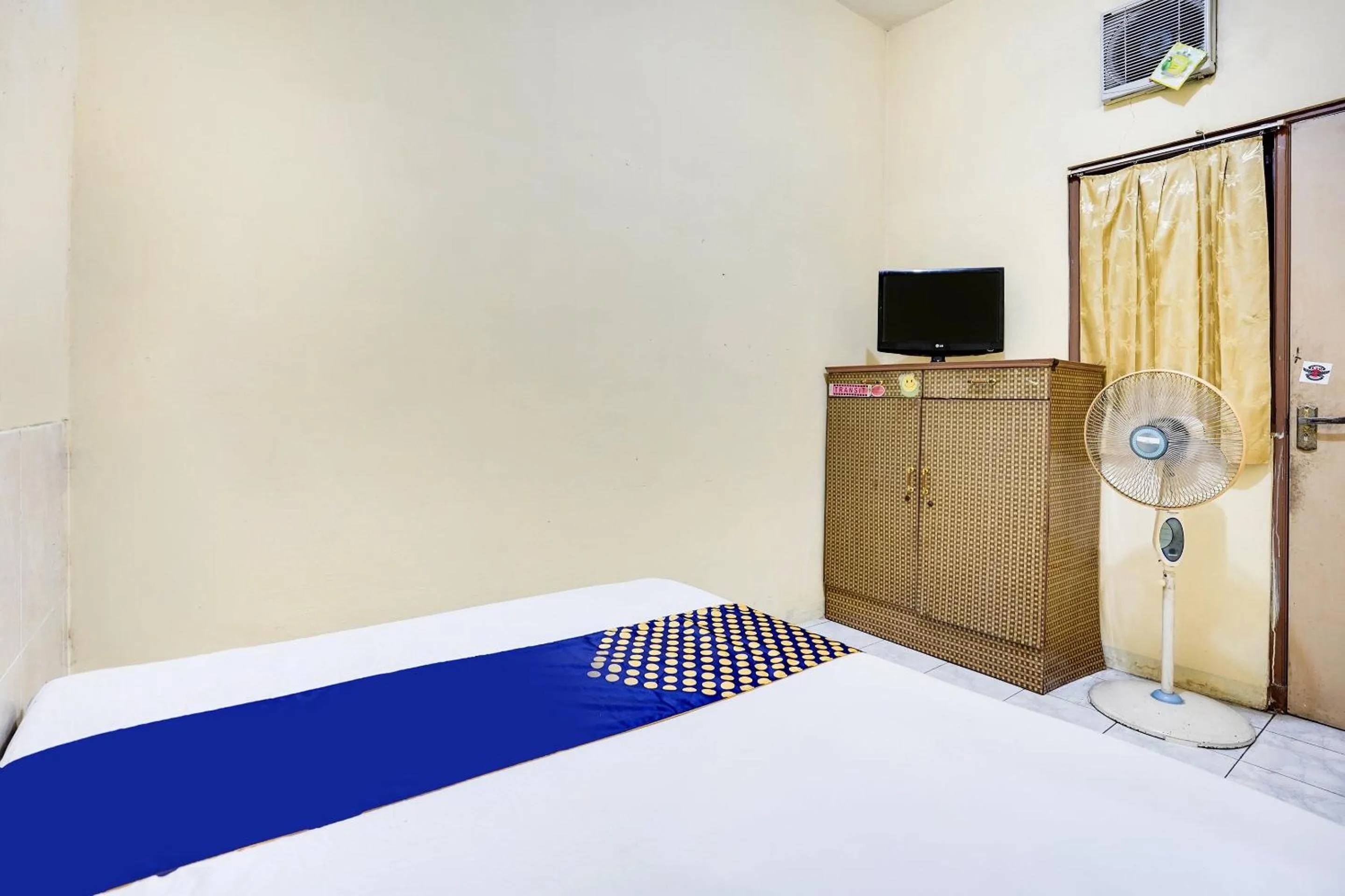 Bedroom, Bed in Hotel O Kost Nusantara Sidoarjo Syariah