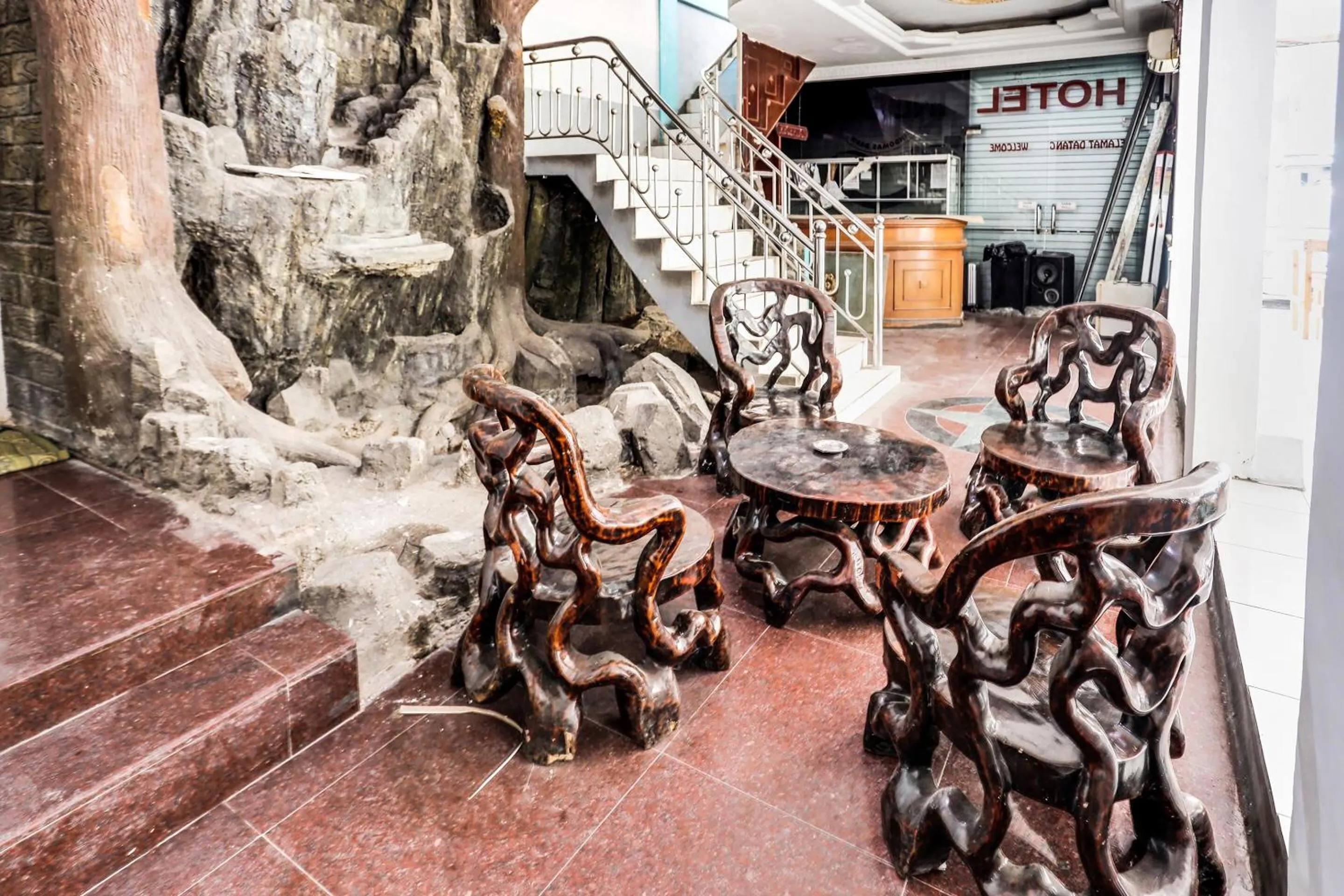 Lobby or reception in Hotel O Solo Baru Homestay Syariah