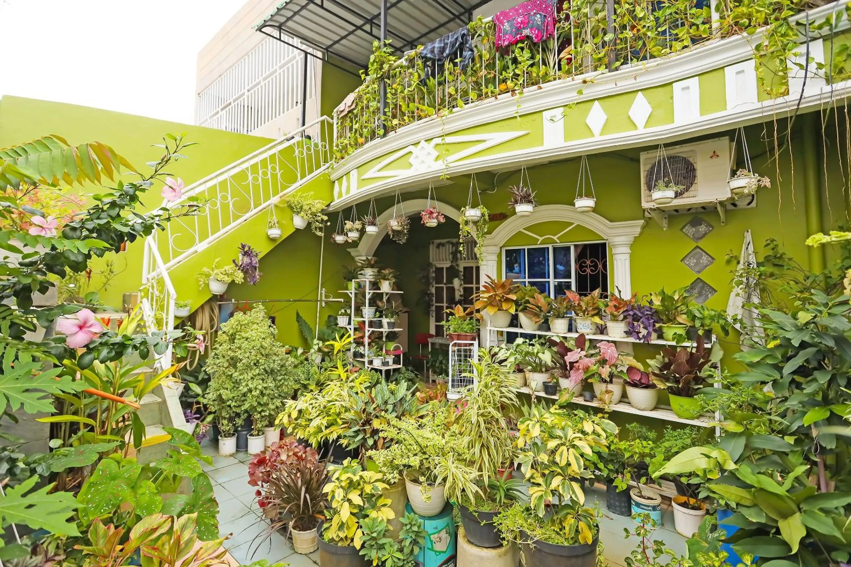 Facade/entrance in Hotel O Satria Homestay Syariah