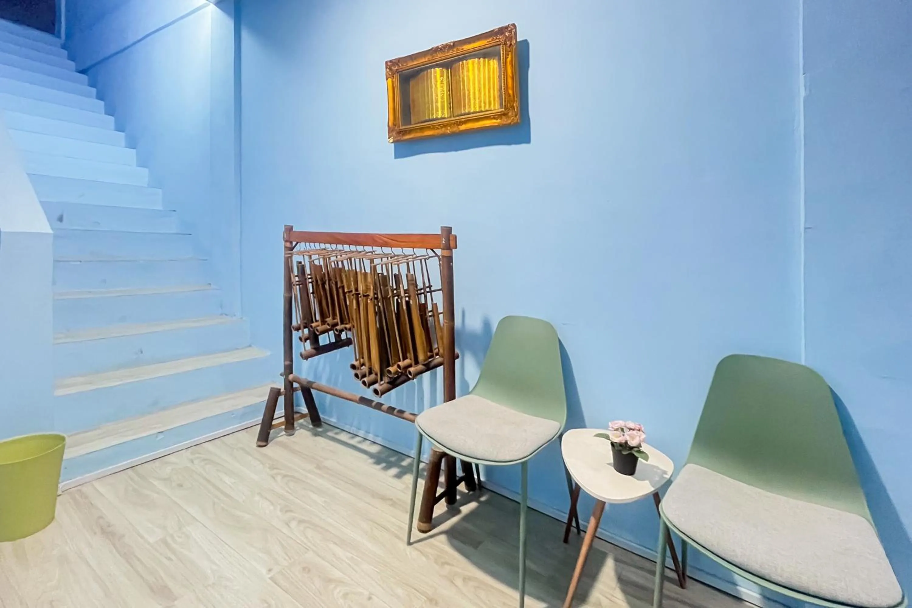 Seating area in Zazezo Homestay Syariah RedPartner