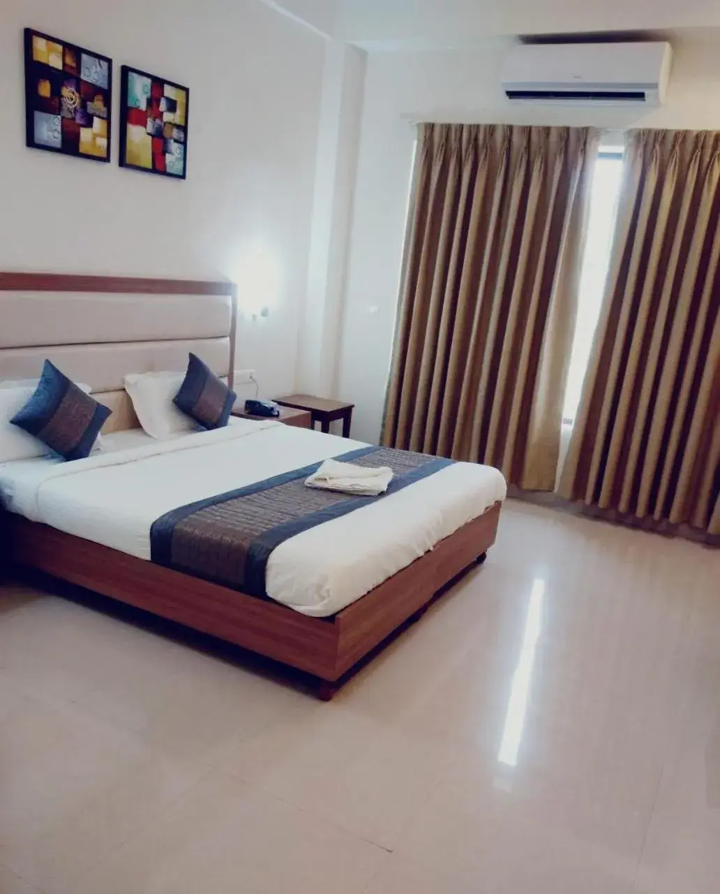 Standard Double Room in Hotel The Luxem Standard Double Room in Hotel The Luxem