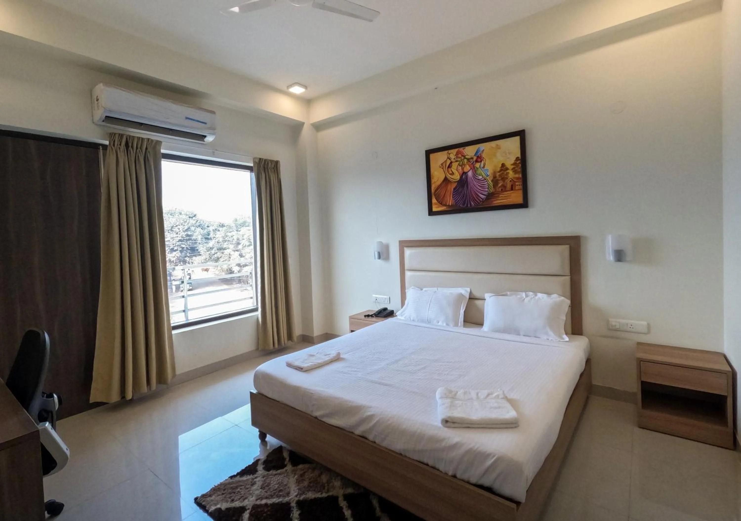 Photo of the whole room, Bed in Hotel The Luxem