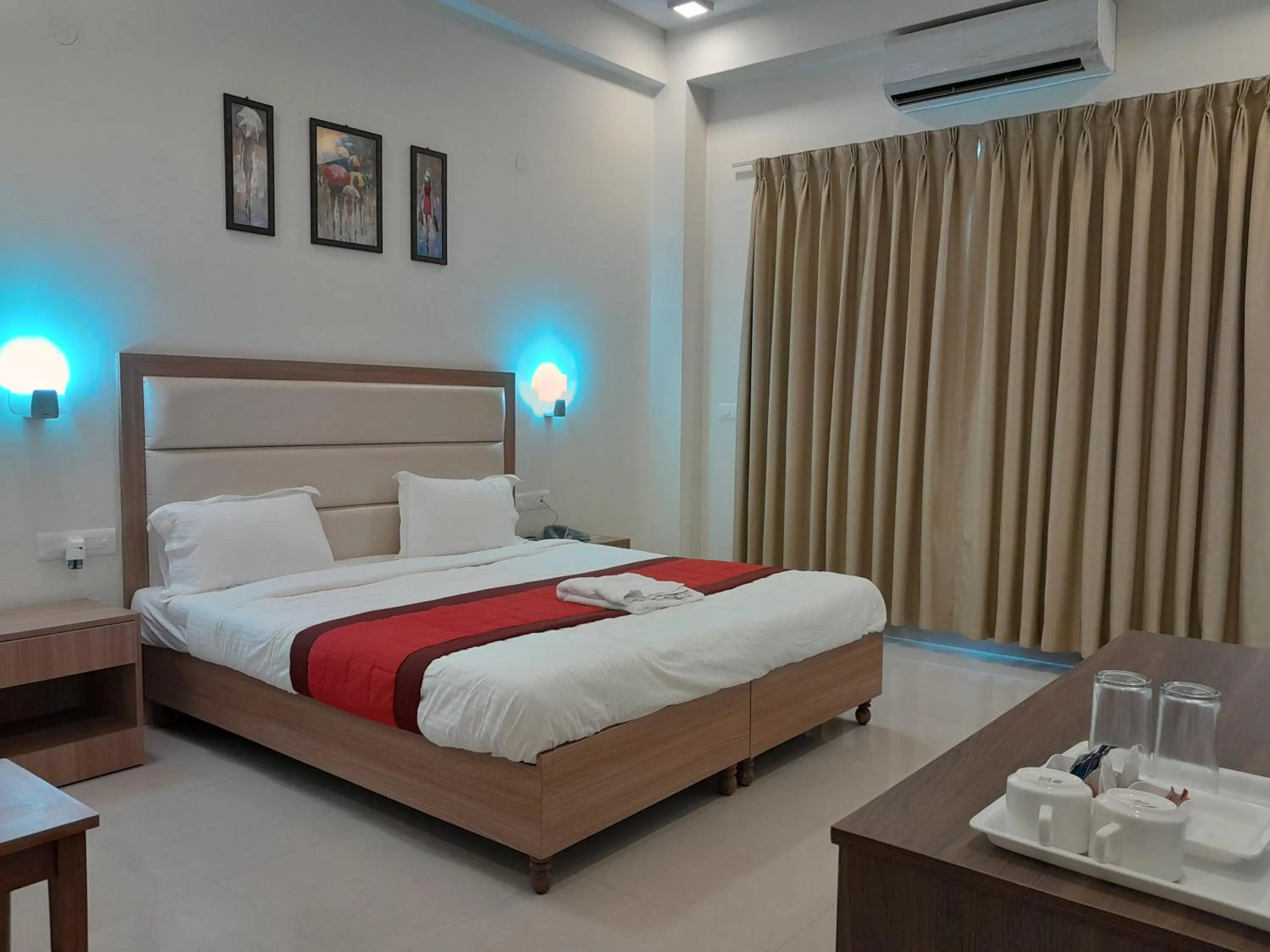 Bed in Hotel The Luxem