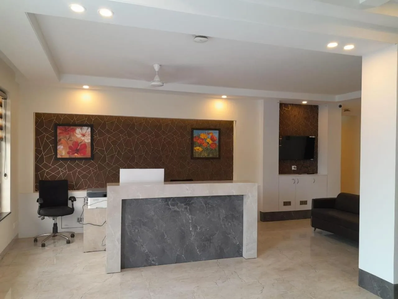 Lobby or reception in Hotel The Luxem