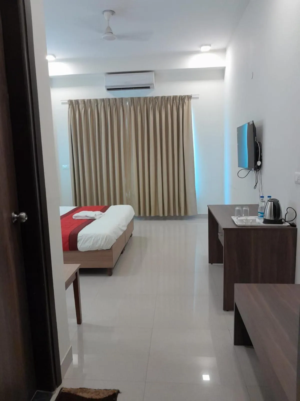 Bedroom, Bed in Hotel The Luxem