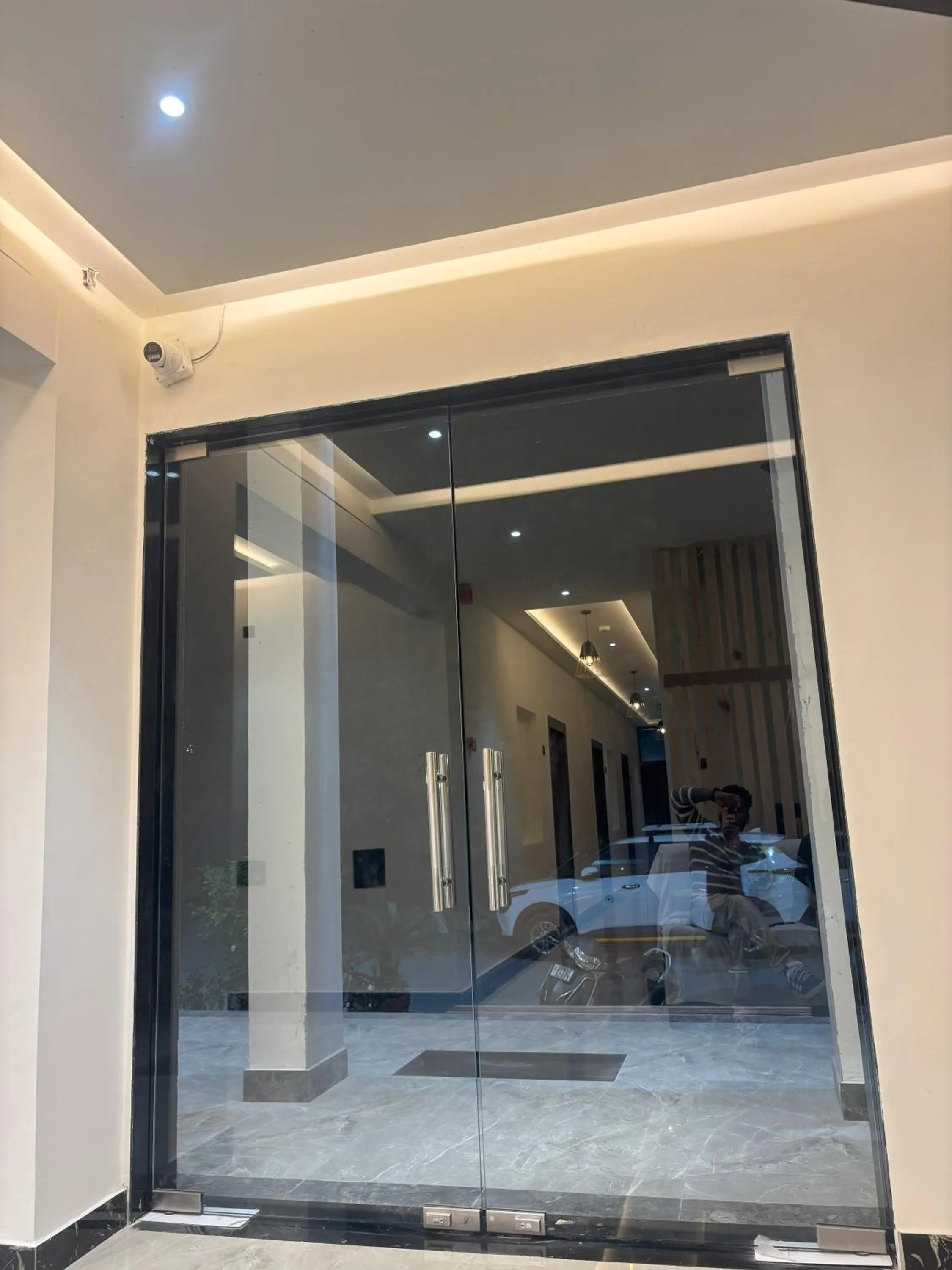 Facade/entrance in Hotel Taj Way by Jyoti Villa