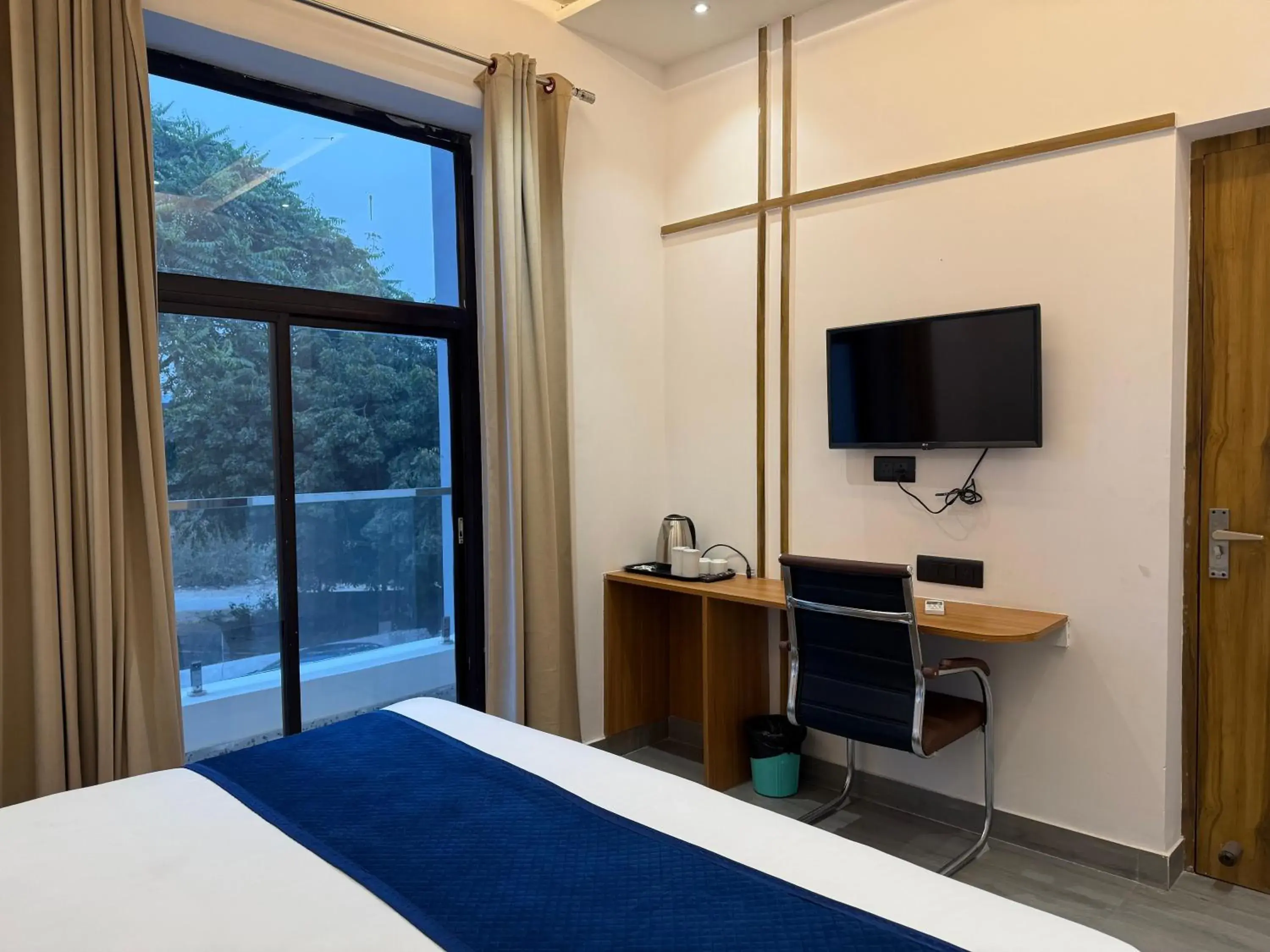 Double Room with Balcony (2 Adults + 1 Child) - single occupancy in Hotel Taj Way by Jyoti Villa Double Room with Balcony (2 Adults + 1 Child) - single occupancy in Hotel Taj Way by Jyoti Villa