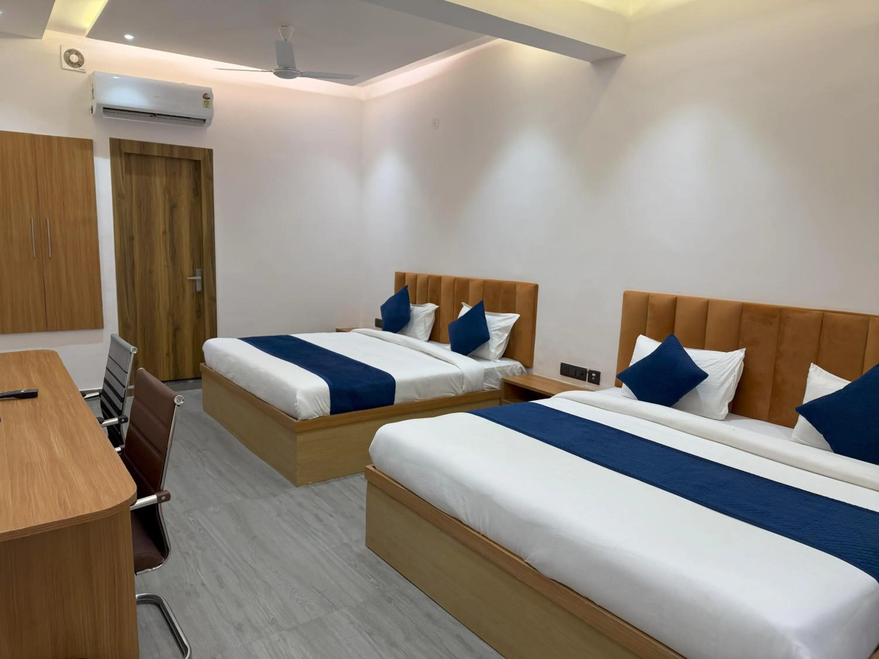 Bed in Hotel Taj Way by Jyoti Villa