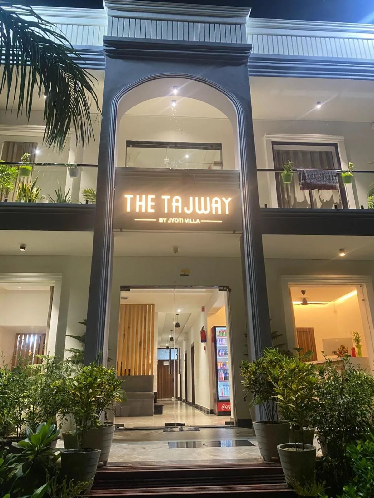 Facade/entrance in Hotel Taj Way by Jyoti Villa