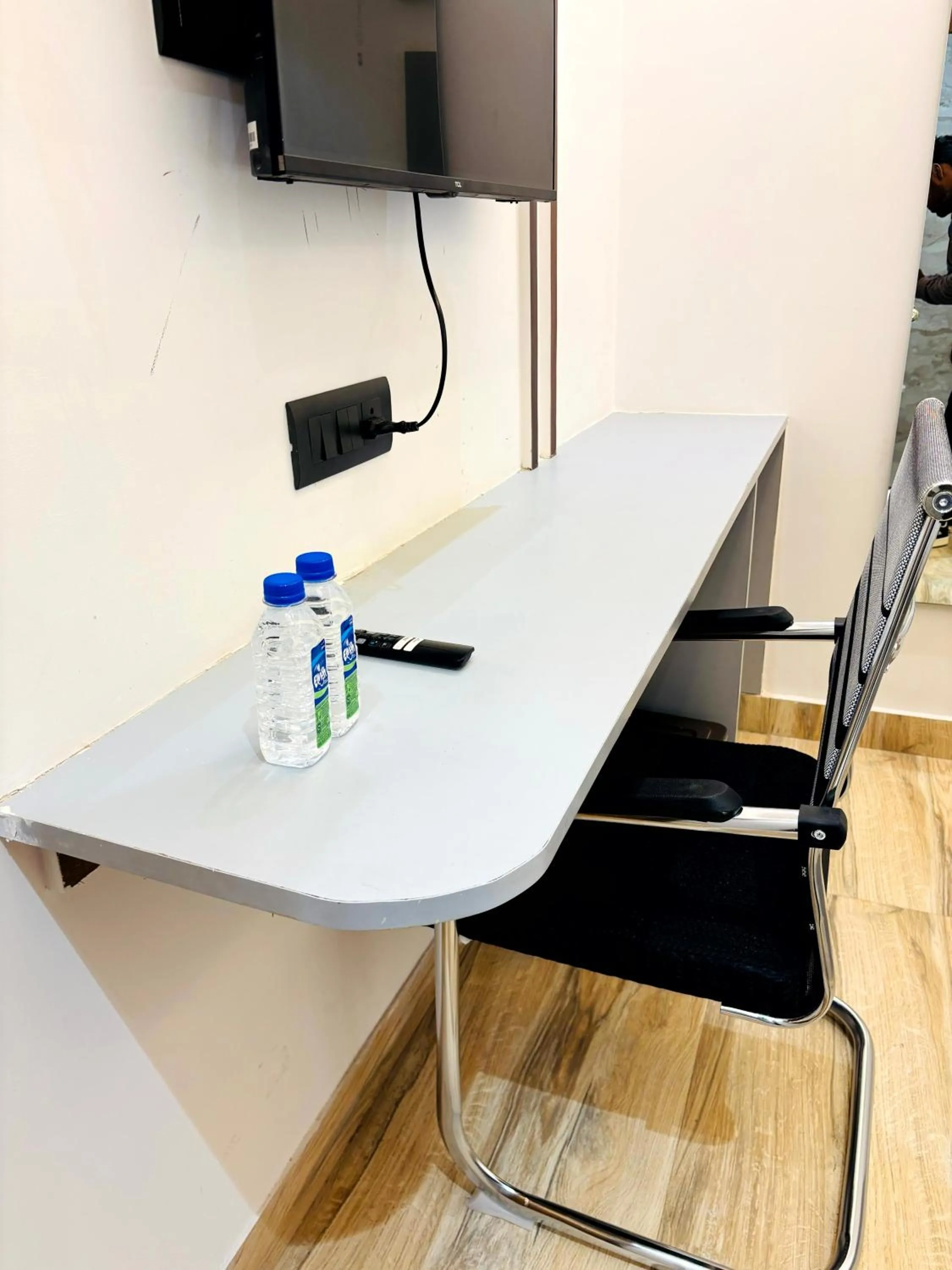 TV and multimedia in Hotel Taj Way by Jyoti Villa