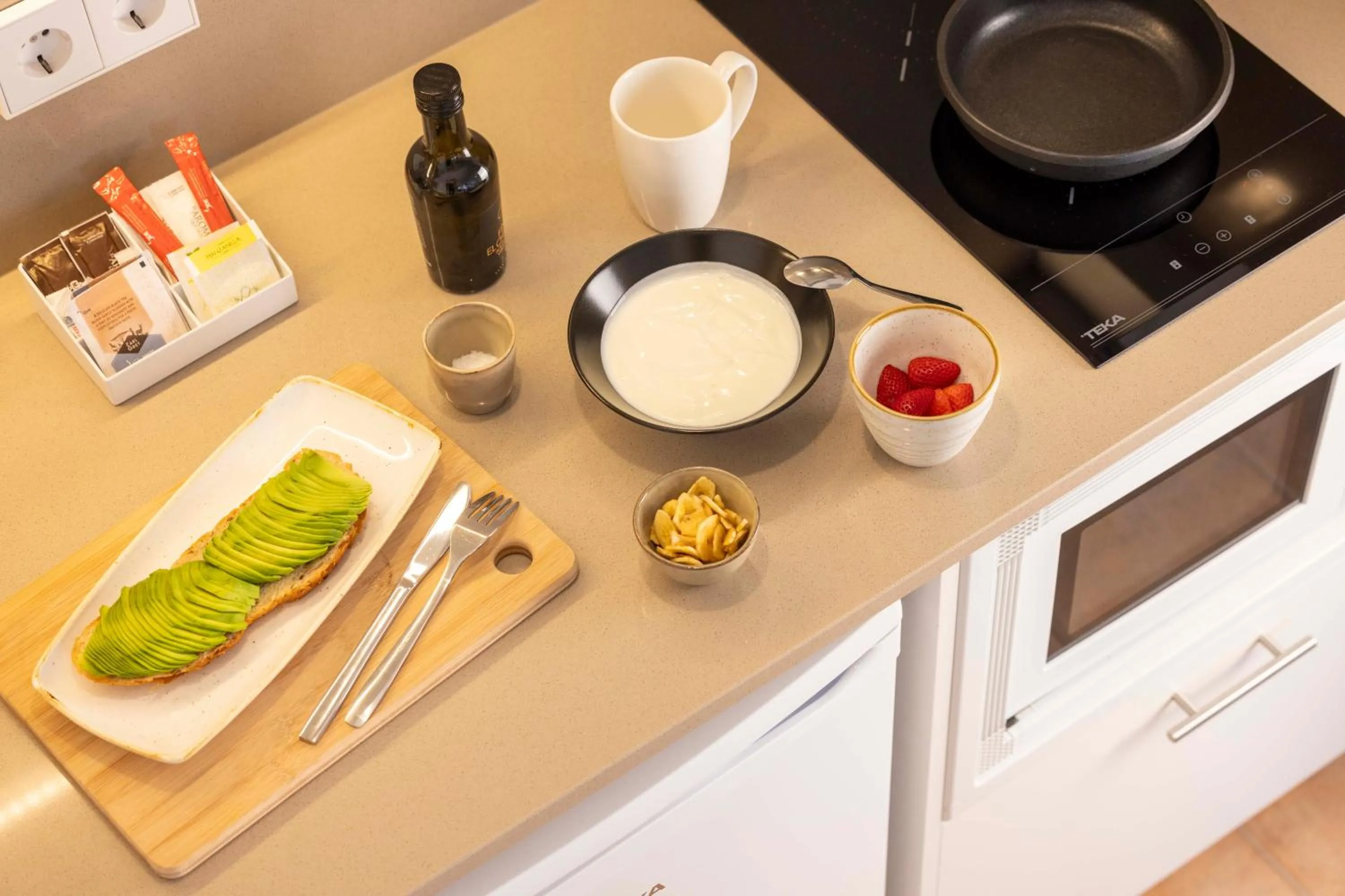 Kitchen or kitchenette in Calallonga Hotel Menorca