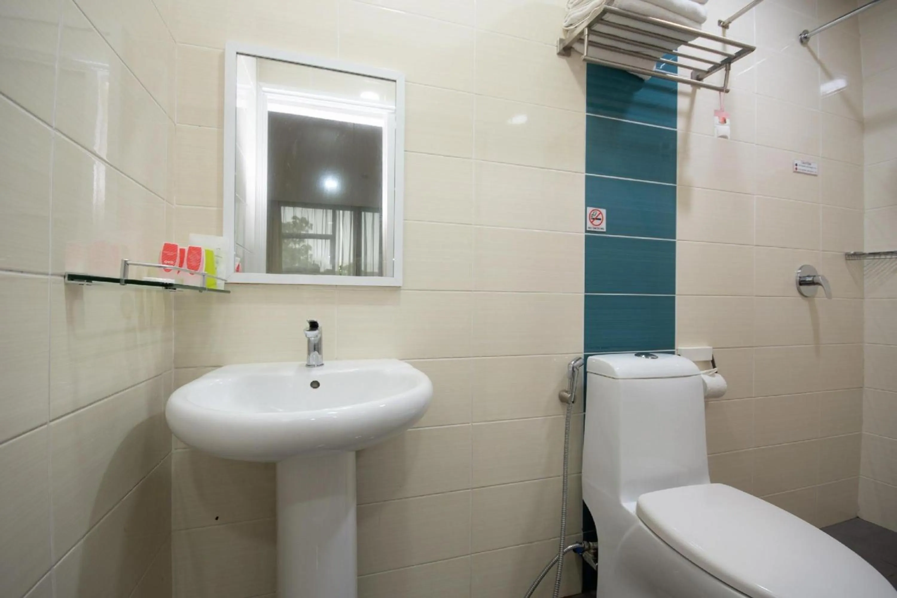 Bathroom in Capital O 89344 Labuan Avenue Hotel