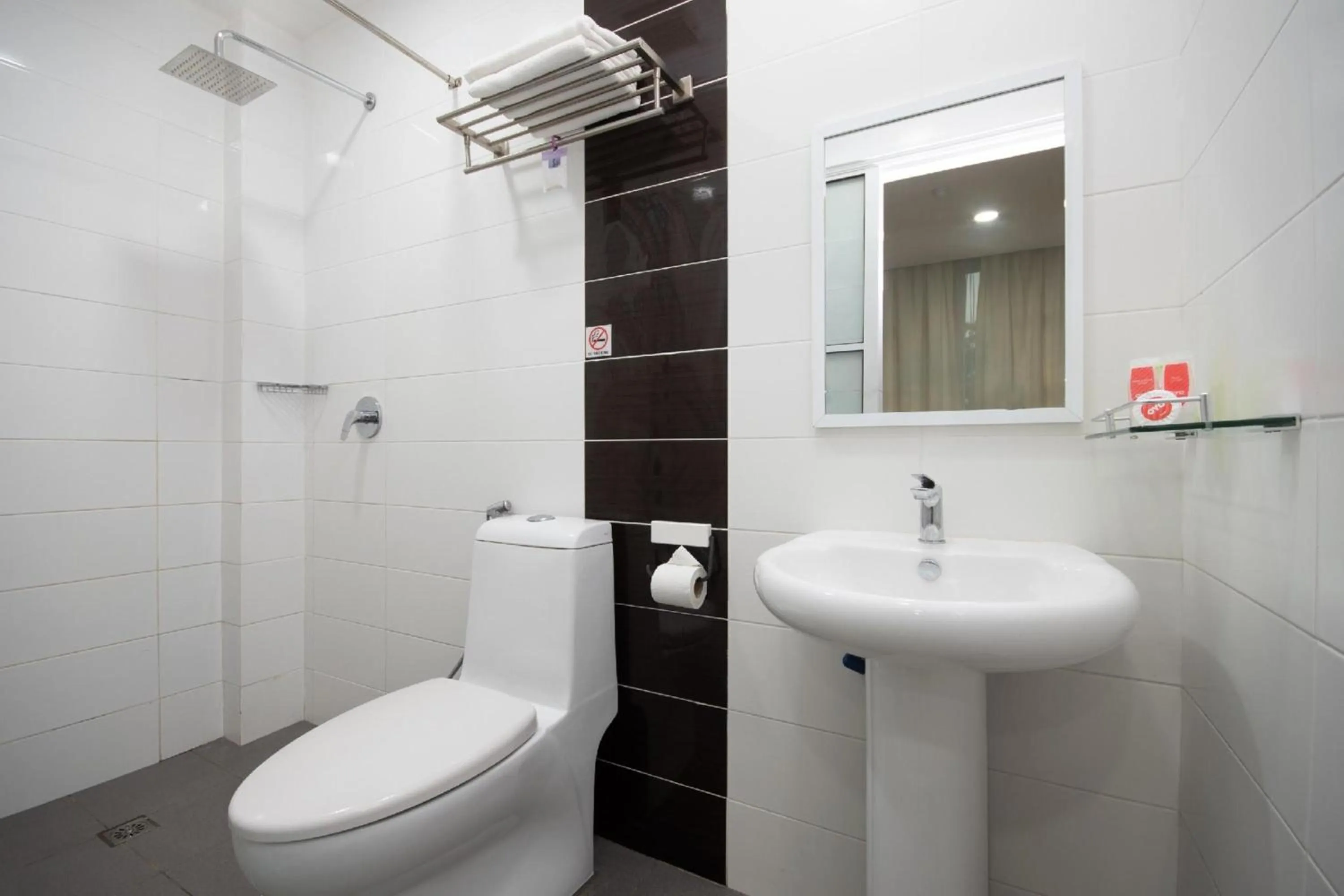 Bathroom in Capital O 89344 Labuan Avenue Hotel