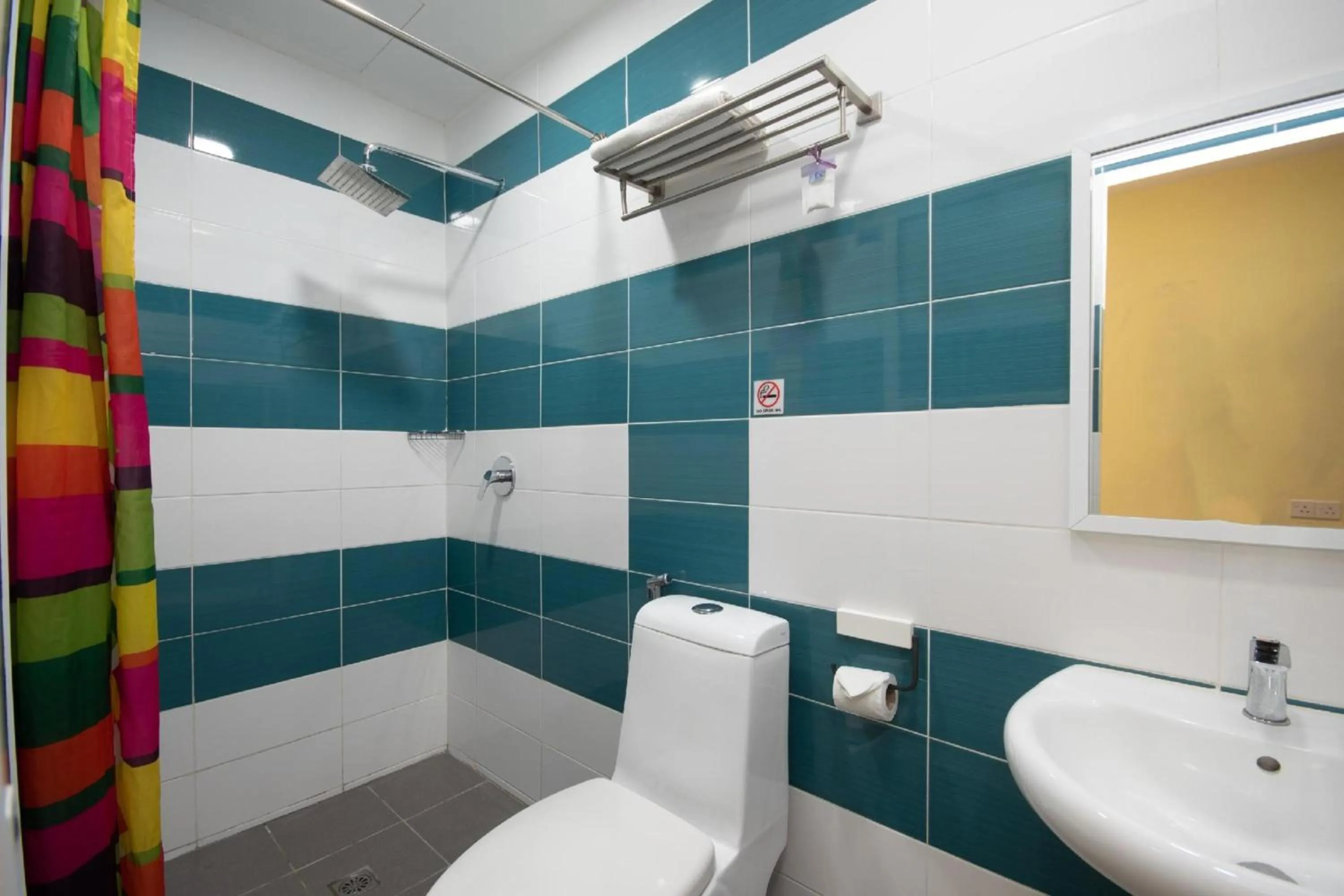 Bathroom in Capital O 89344 Labuan Avenue Hotel