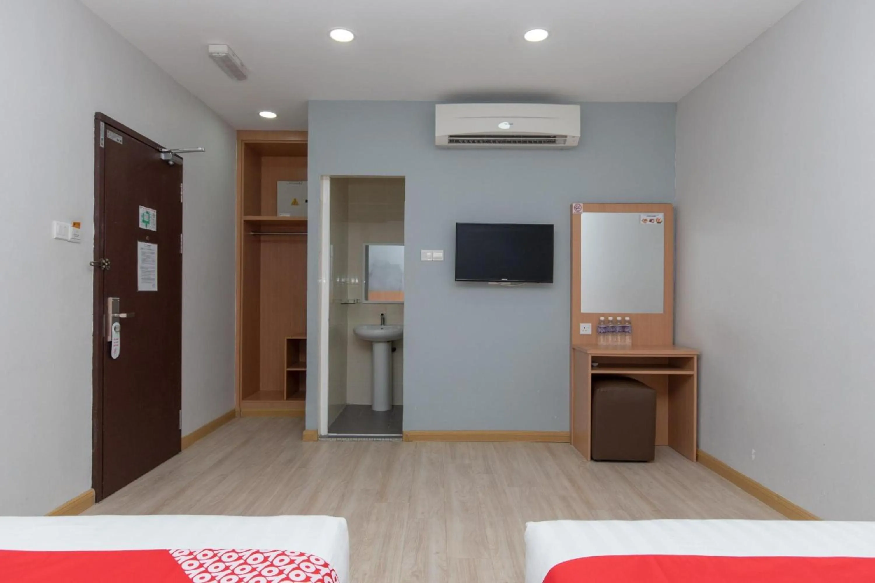 Photo of the whole room in Capital O 89344 Labuan Avenue Hotel