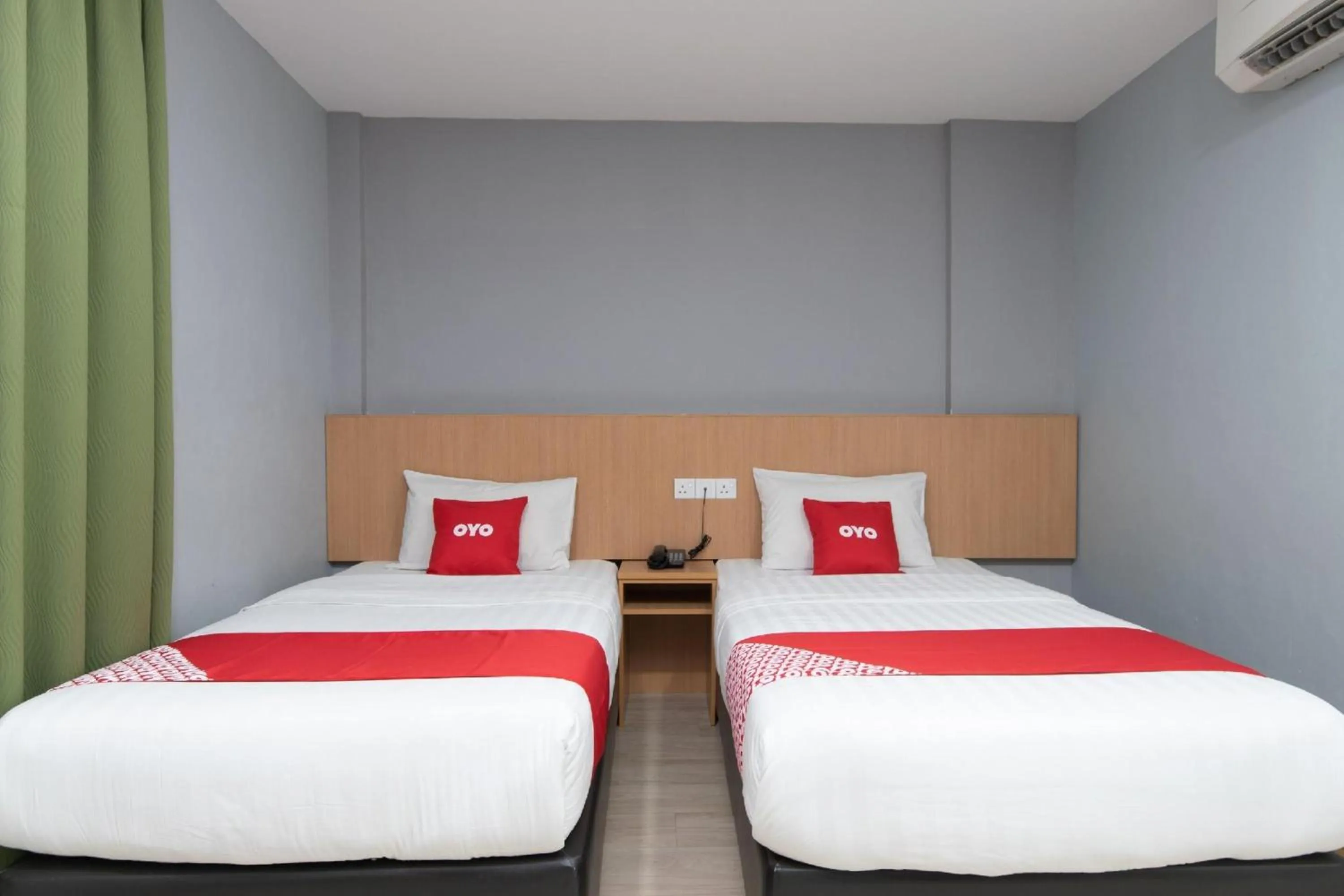 Bedroom in Capital O 89344 Labuan Avenue Hotel