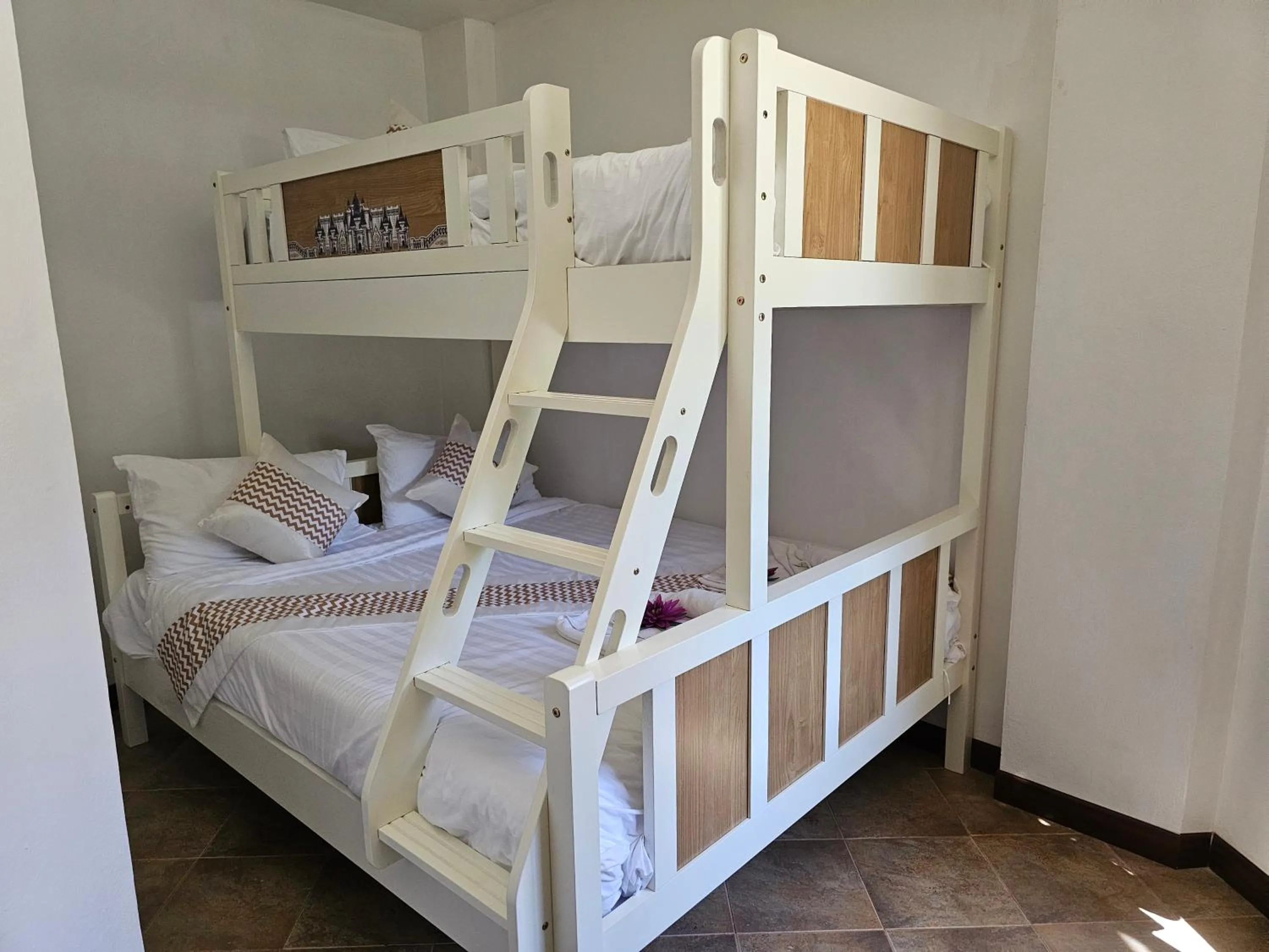 Bed in Sai Rougn apartment