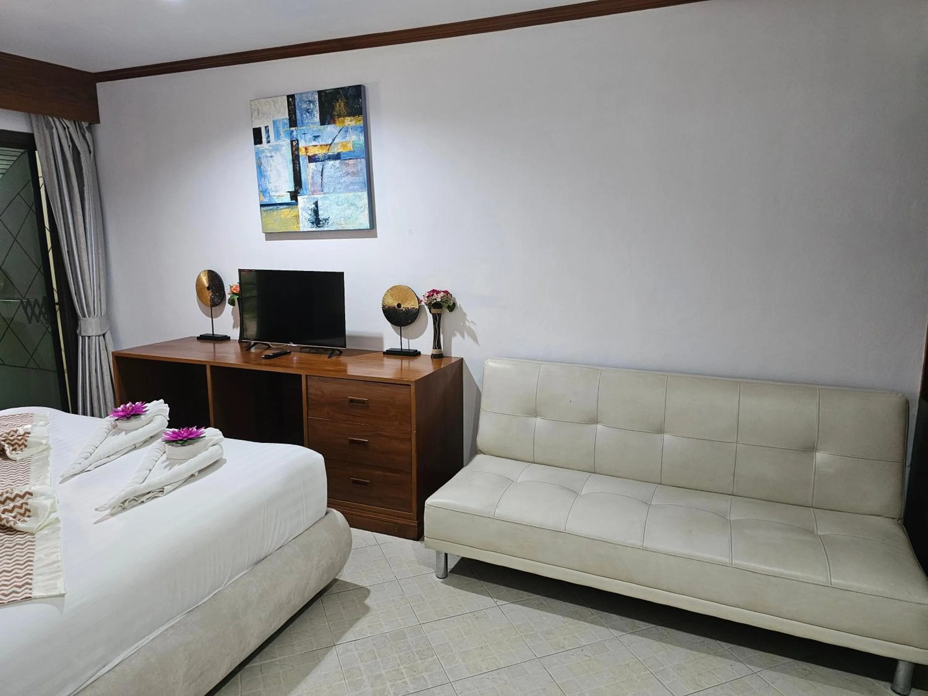 Bed in Sai Rougn apartment