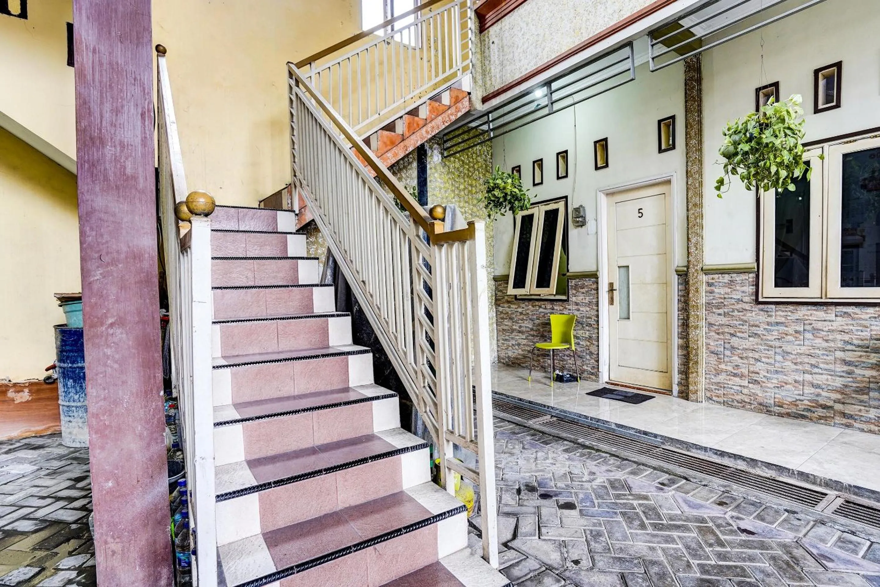 Lobby or reception in OYO 91795 Kos Jeehel Syariah