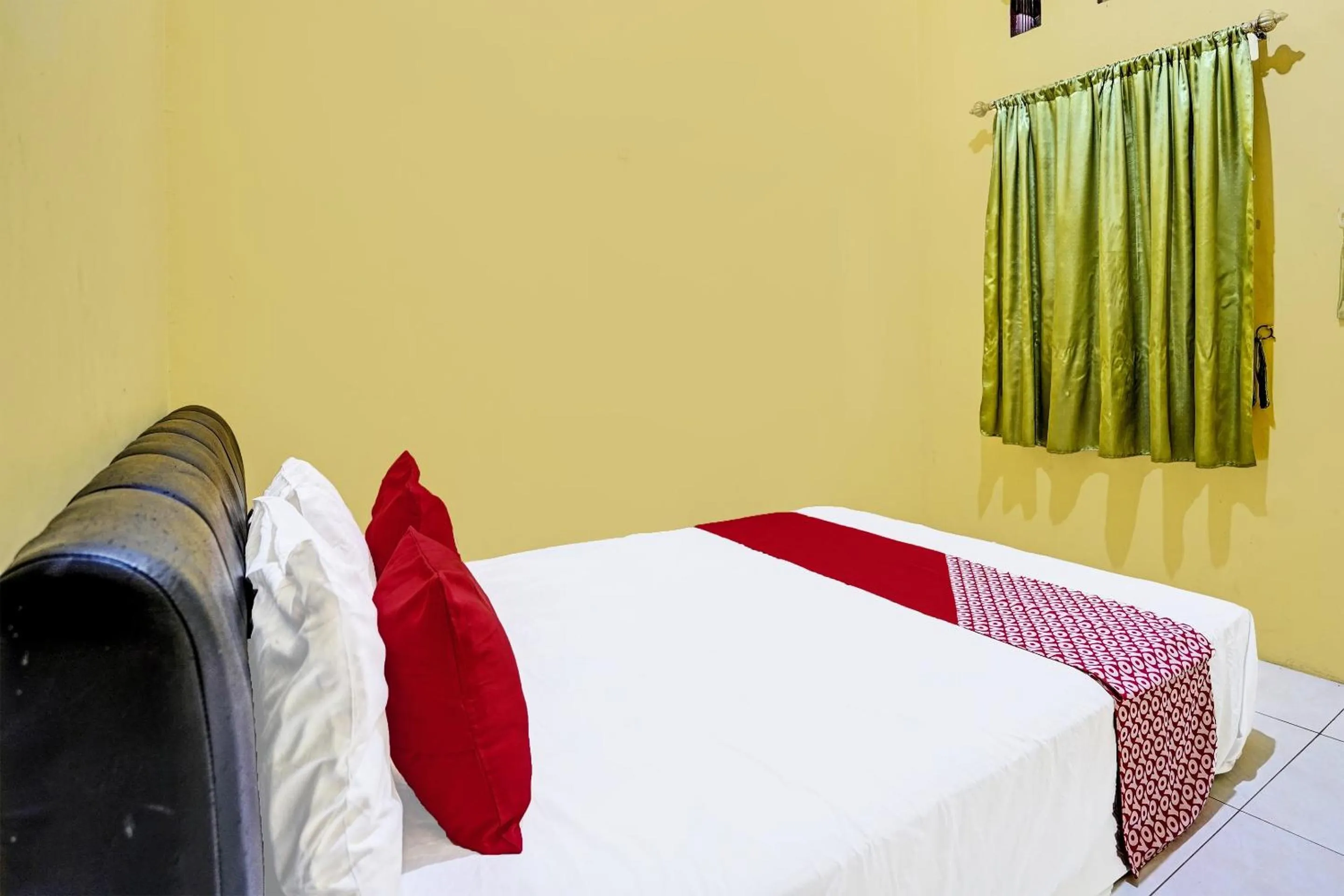 Bedroom, Bed in OYO 91795 Kos Jeehel Syariah