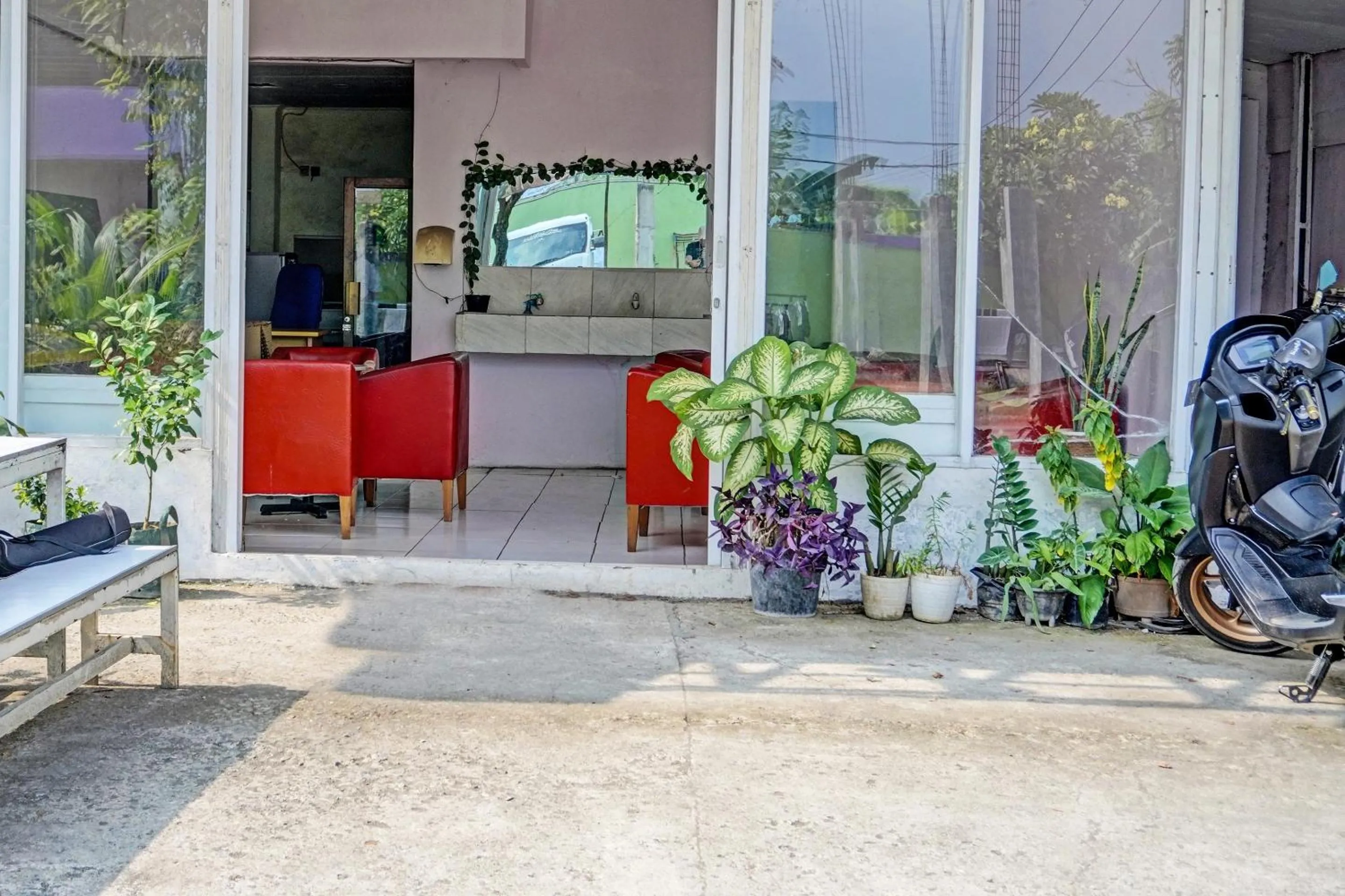 Lobby or reception in OYO 91796 Guest House Ghalta Syariah