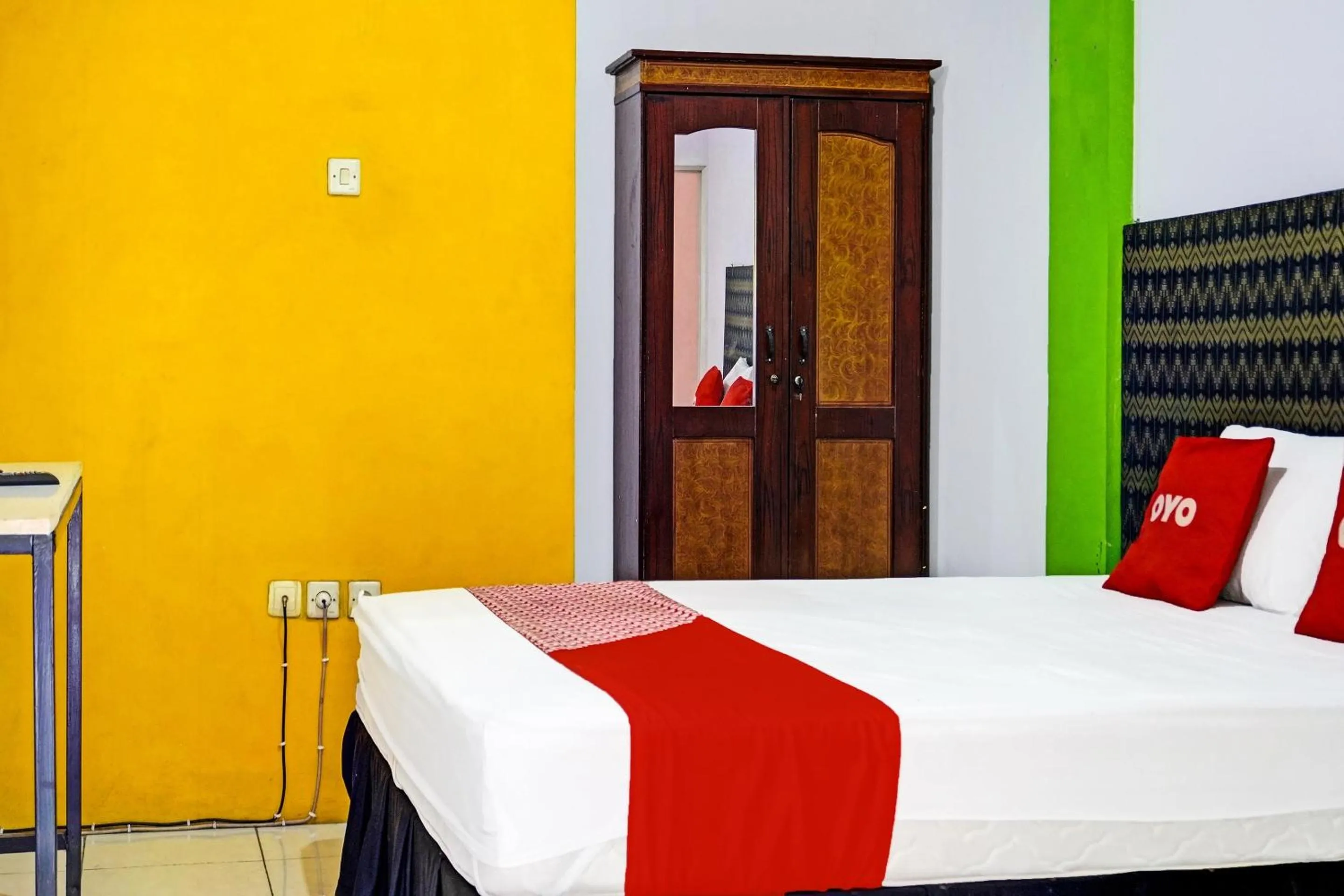 Bedroom in OYO 91796 Guest House Ghalta Syariah