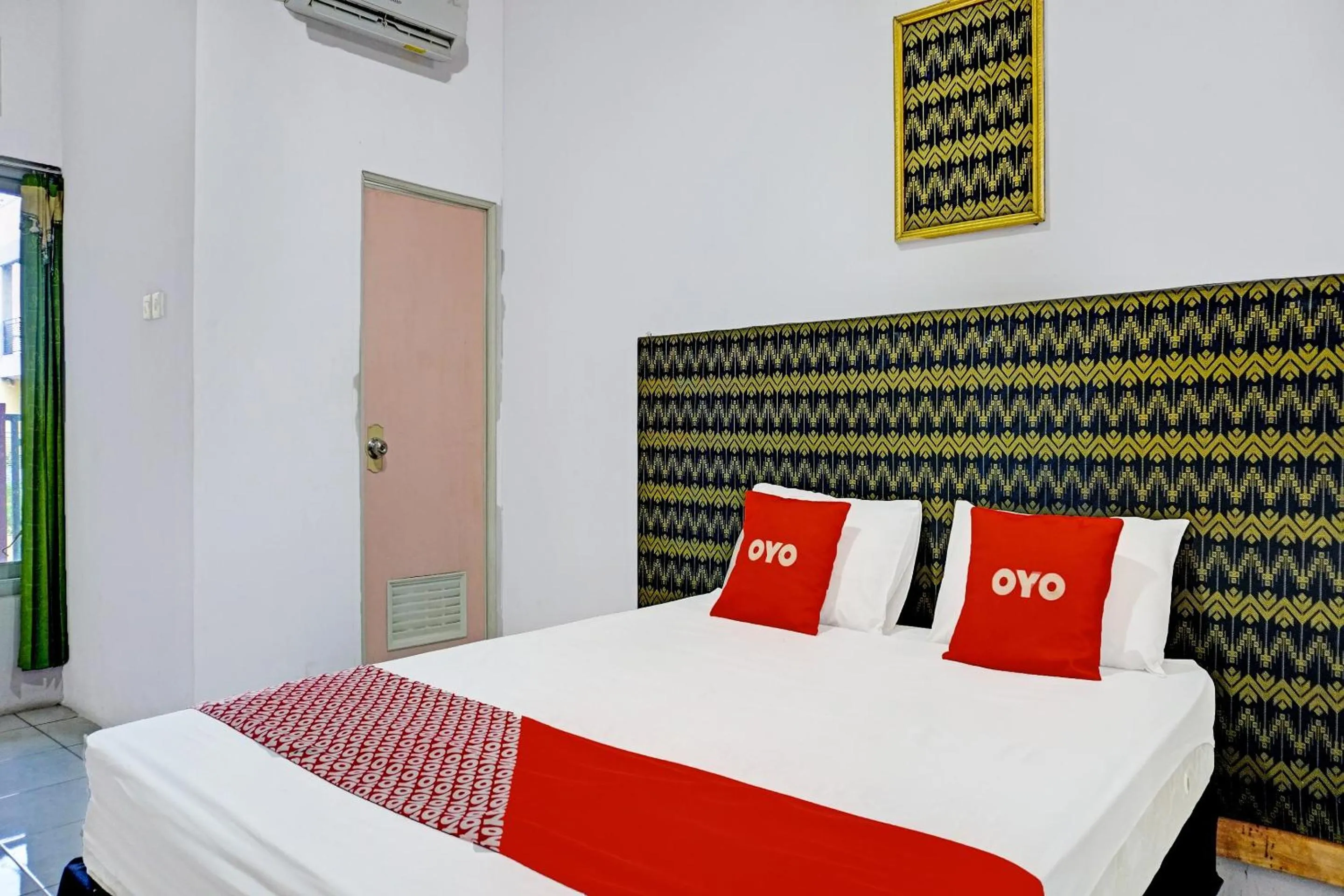 Bedroom in OYO 91796 Guest House Ghalta Syariah
