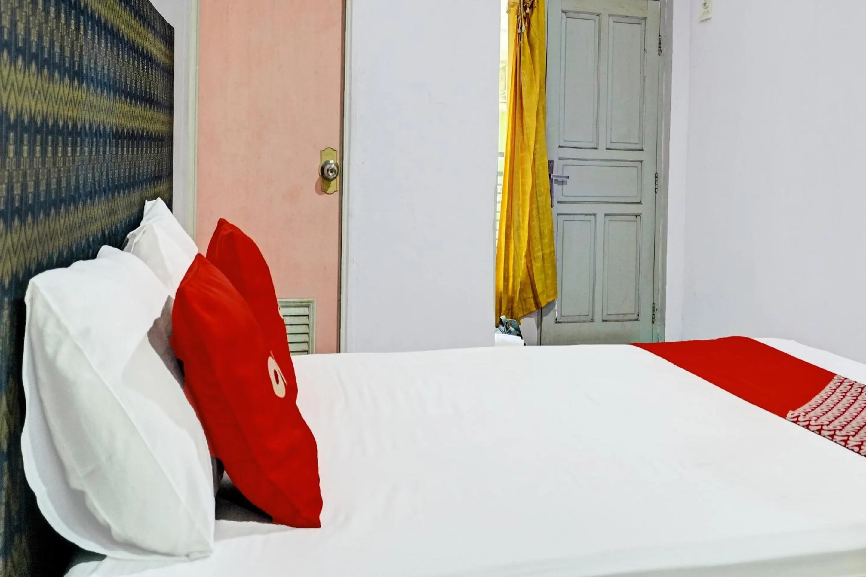 Bedroom in OYO 91796 Guest House Ghalta Syariah