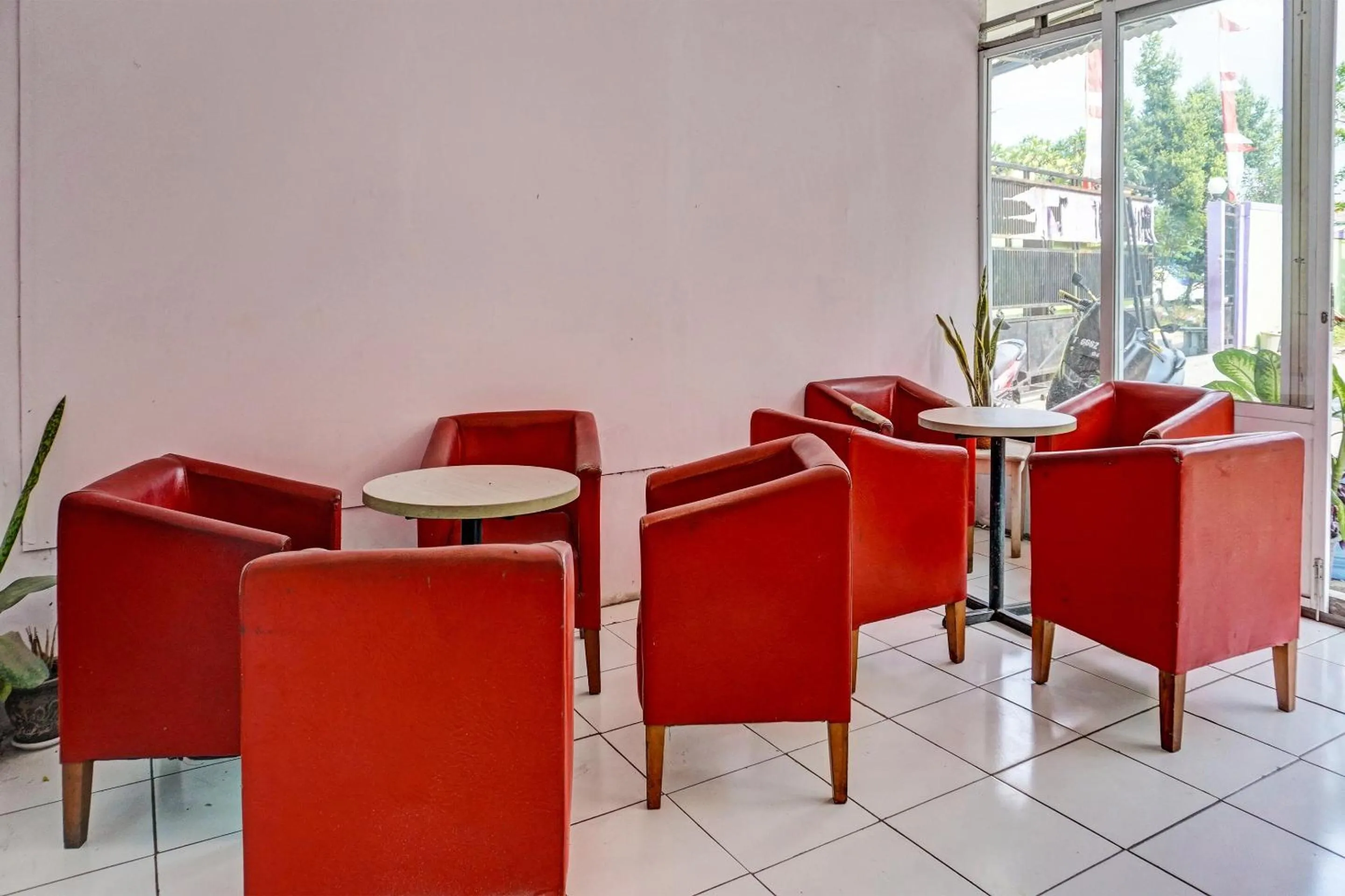 Lobby or reception in OYO 91796 Guest House Ghalta Syariah